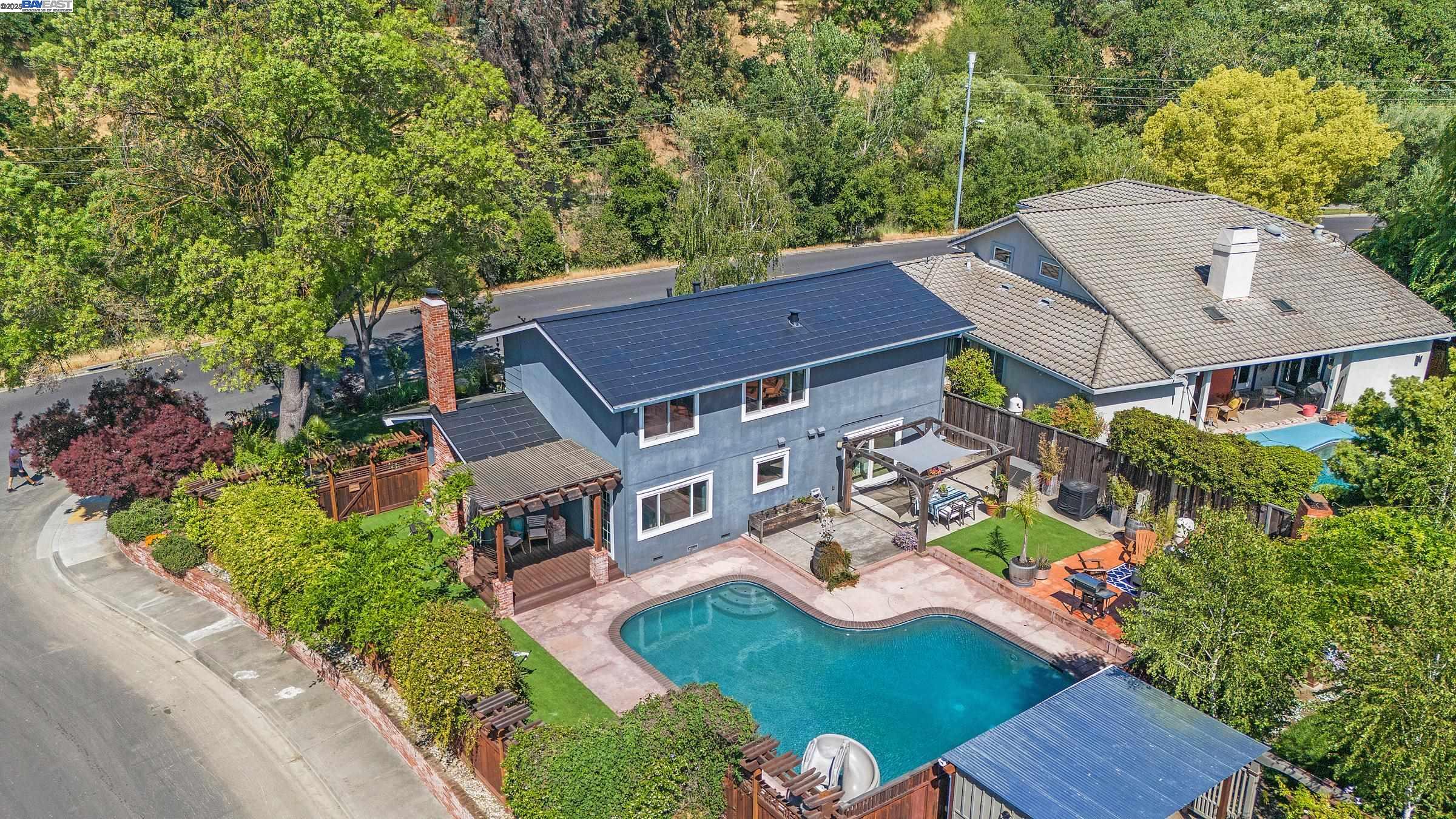 Detail Gallery Image 4 of 37 For 911 Kottinger Dr, Pleasanton,  CA 94566 - 4 Beds | 3 Baths