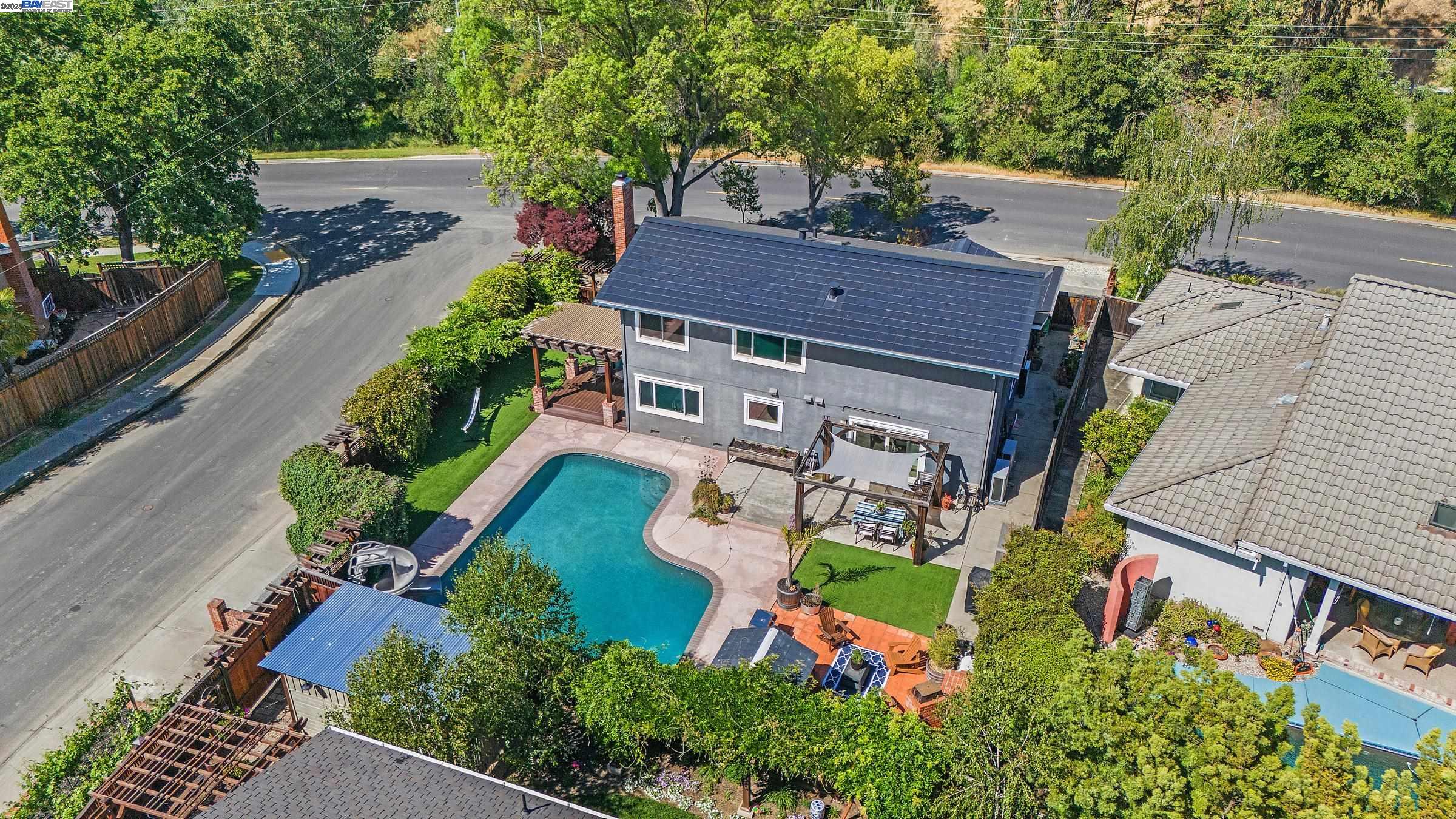 Detail Gallery Image 34 of 37 For 911 Kottinger Dr, Pleasanton,  CA 94566 - 4 Beds | 3 Baths