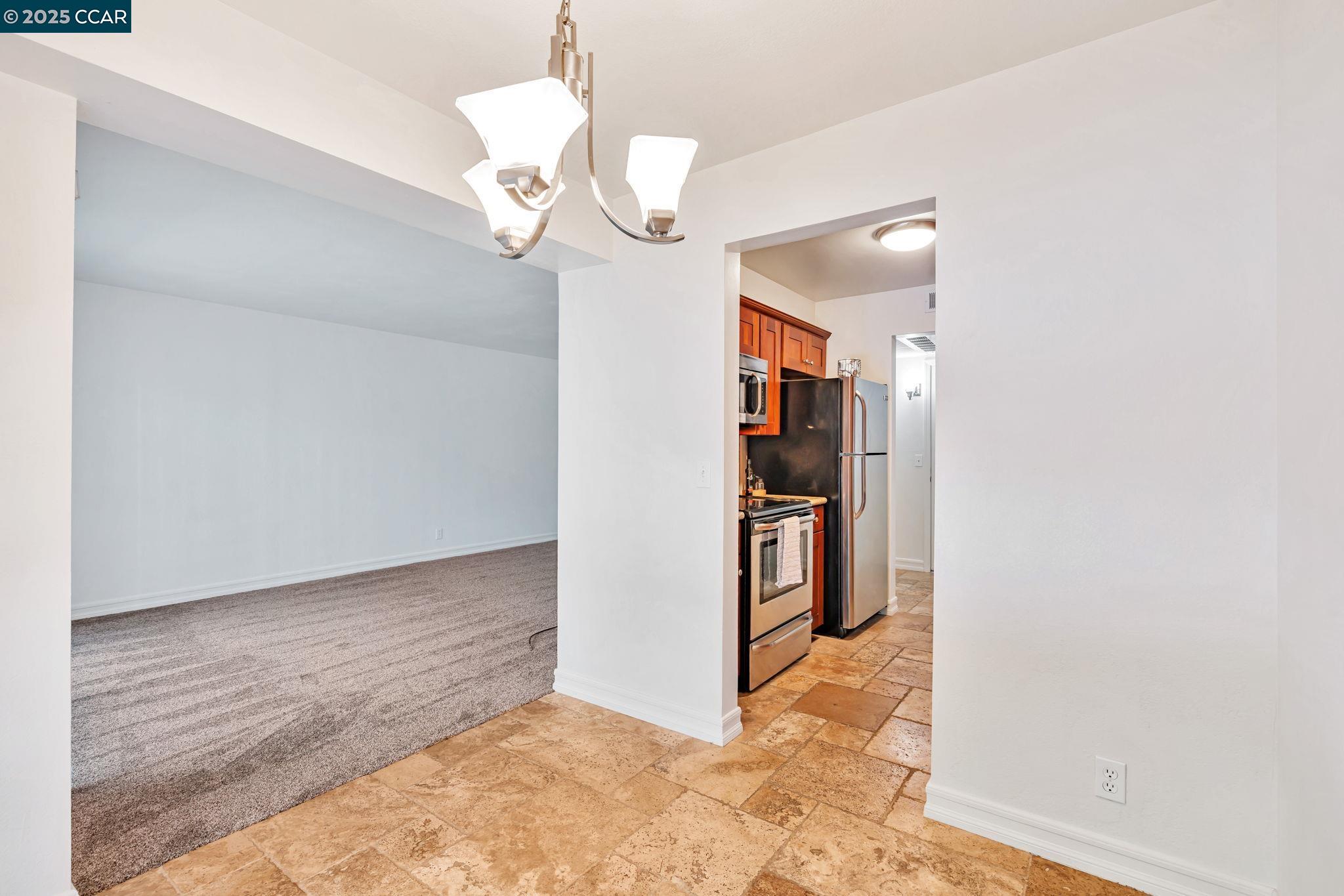 Detail Gallery Image 11 of 33 For 490 N Civic Drive #101,  Walnut Creek,  CA 94596 - 1 Beds | 1 Baths