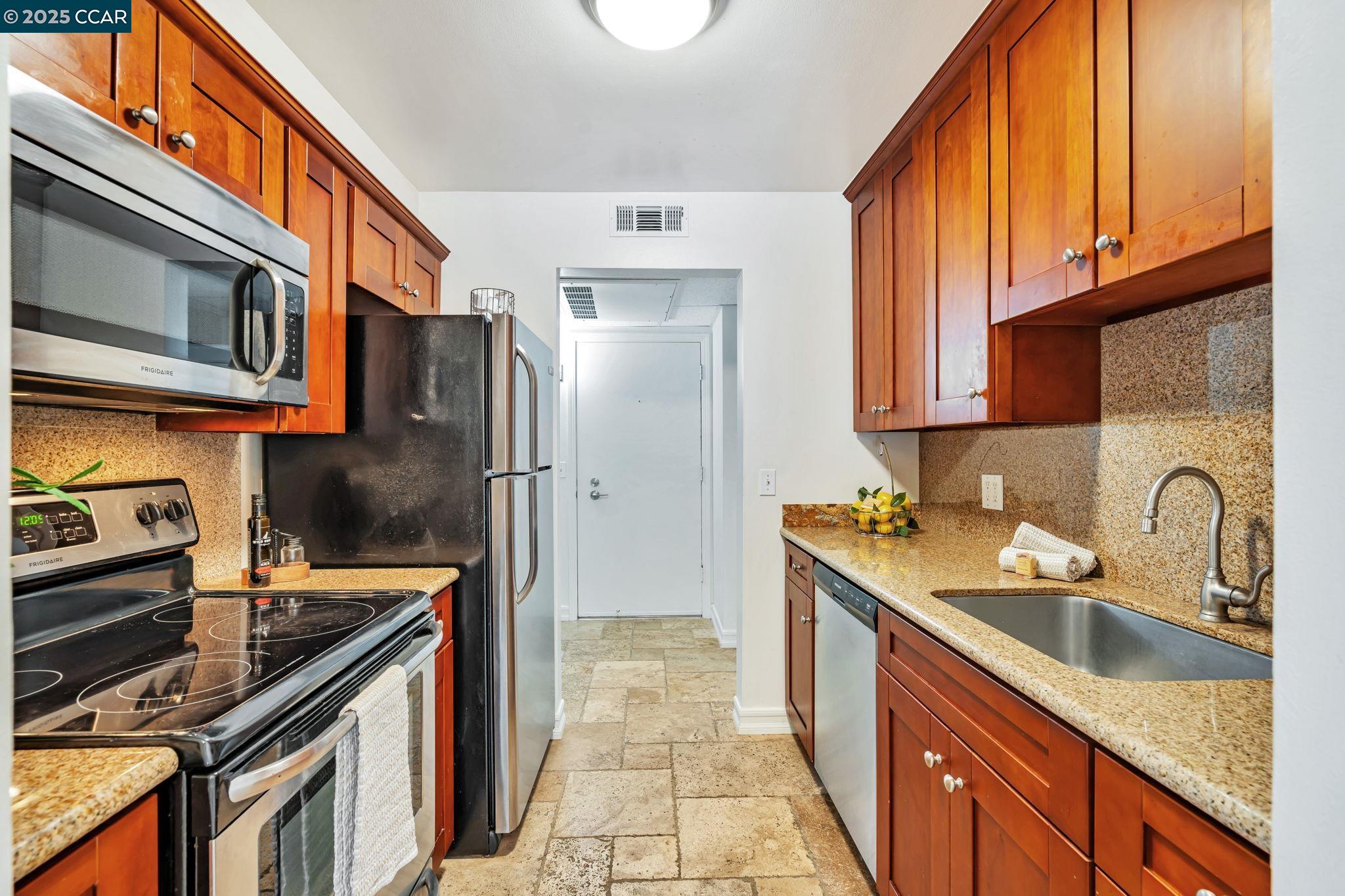 Detail Gallery Image 6 of 33 For 490 N Civic Drive #101,  Walnut Creek,  CA 94596 - 1 Beds | 1 Baths