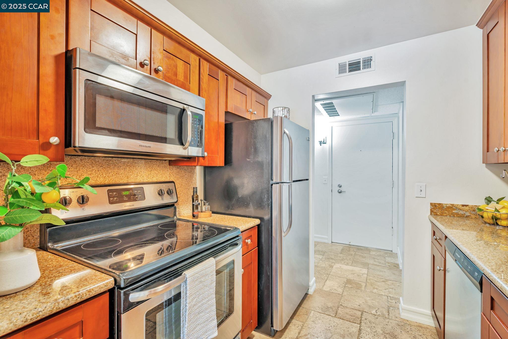 Detail Gallery Image 7 of 33 For 490 N Civic Drive #101,  Walnut Creek,  CA 94596 - 1 Beds | 1 Baths