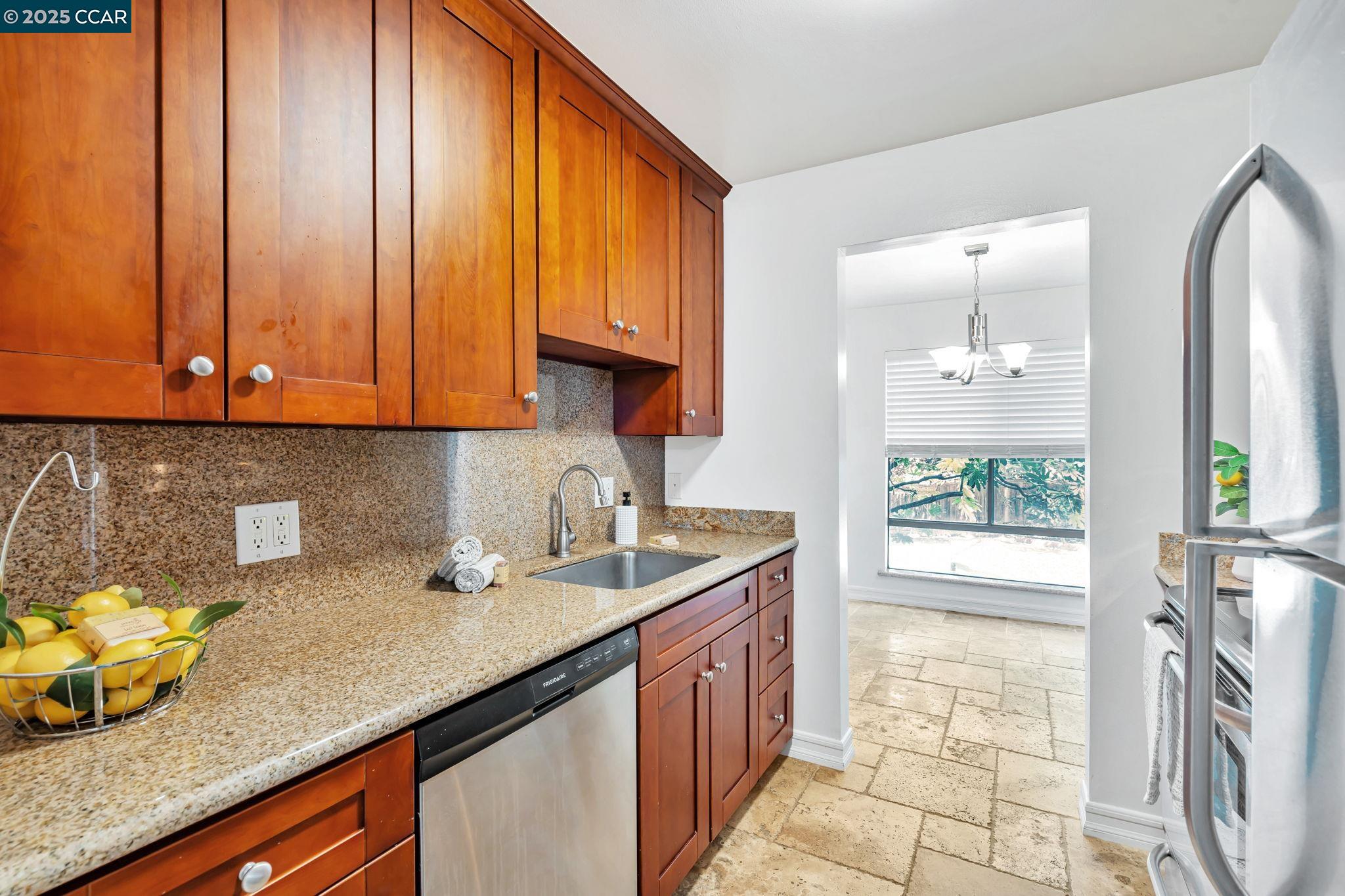 Detail Gallery Image 8 of 33 For 490 N Civic Drive #101,  Walnut Creek,  CA 94596 - 1 Beds | 1 Baths