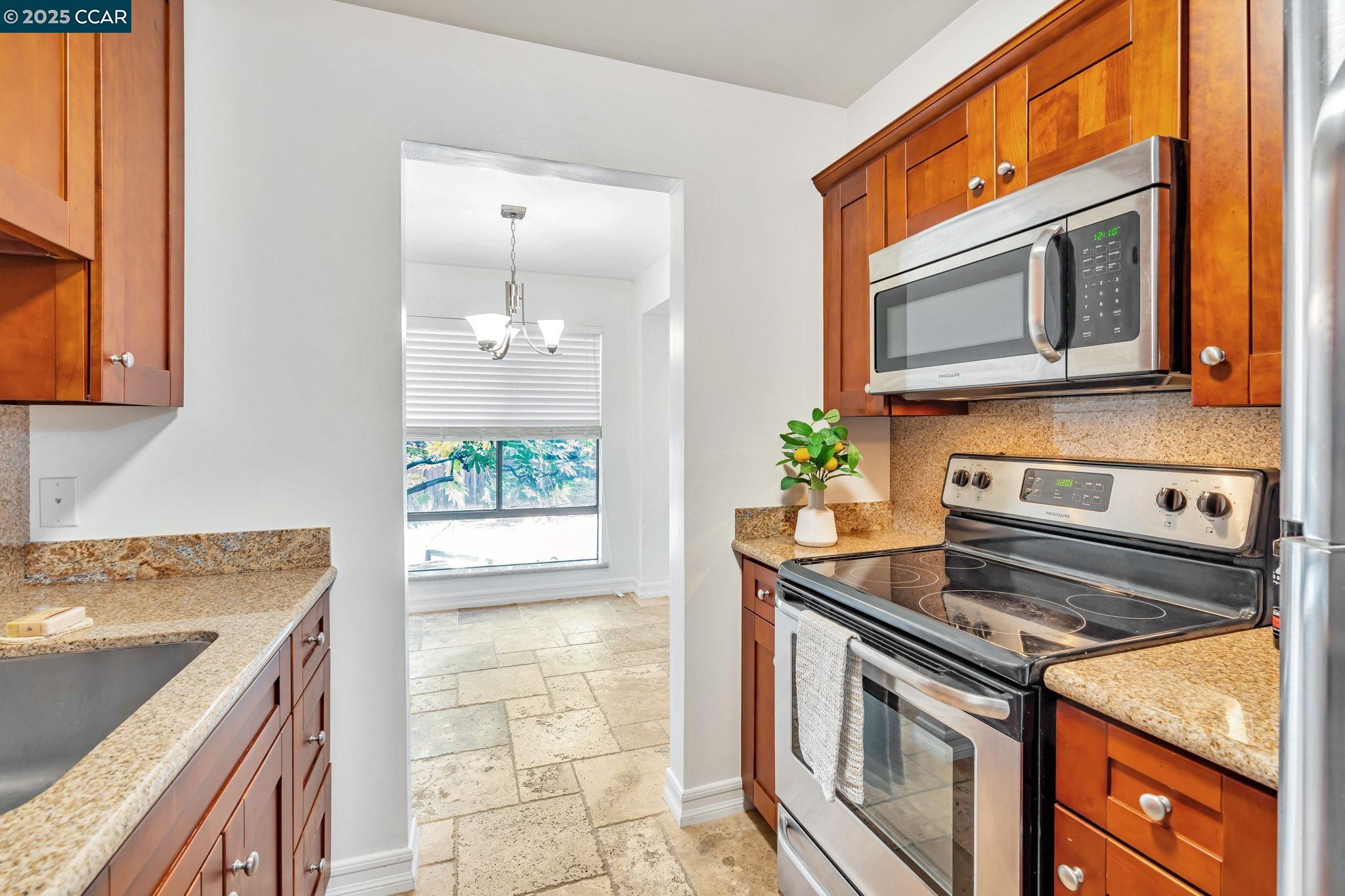 Detail Gallery Image 9 of 33 For 490 N Civic Drive #101,  Walnut Creek,  CA 94596 - 1 Beds | 1 Baths
