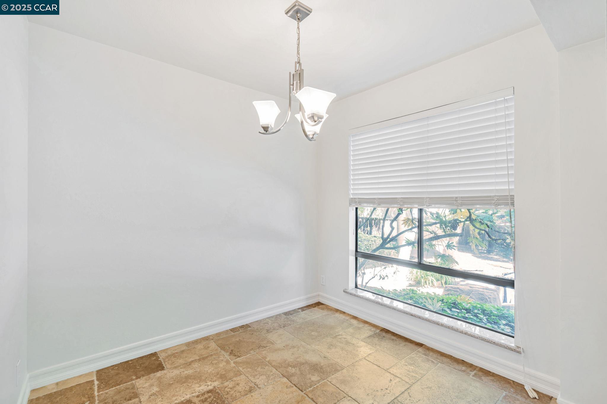 Detail Gallery Image 10 of 33 For 490 N Civic Drive #101,  Walnut Creek,  CA 94596 - 1 Beds | 1 Baths