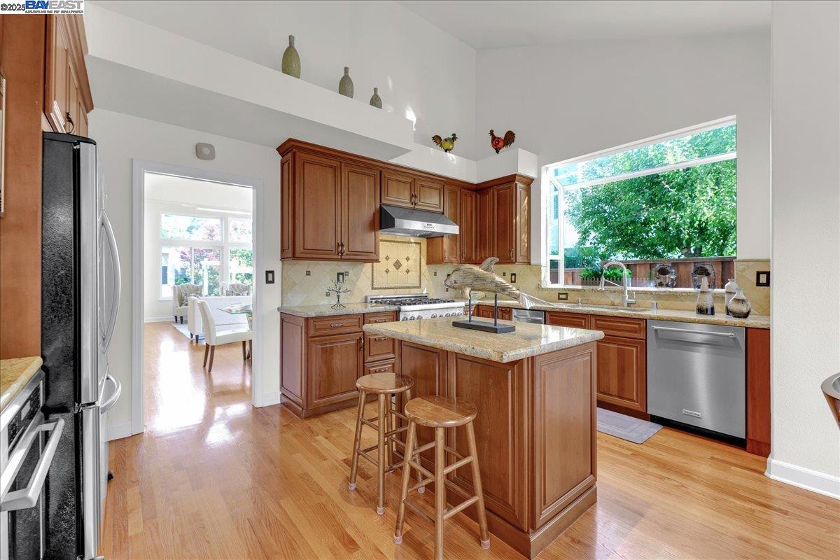 Detail Gallery Image 13 of 60 For 4975 Lapis Ln, Pleasanton,  CA 94566 - 5 Beds | 3 Baths