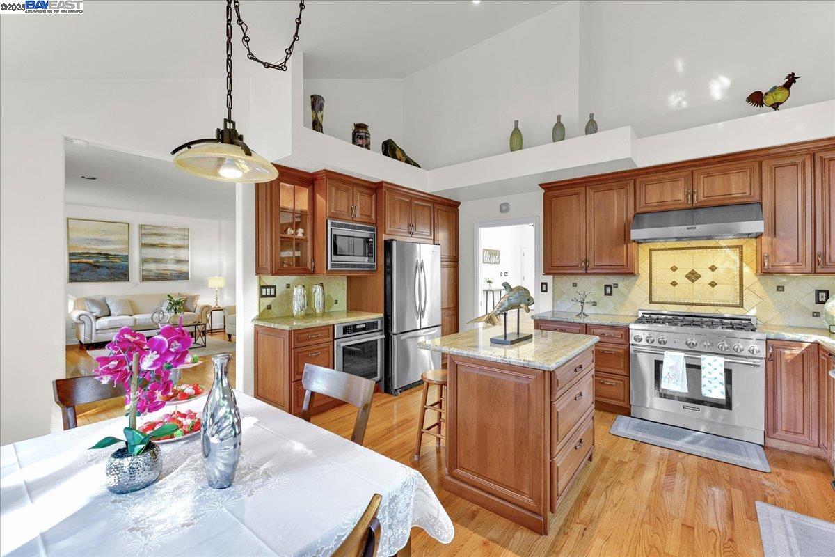 Detail Gallery Image 16 of 60 For 4975 Lapis Ln, Pleasanton,  CA 94566 - 5 Beds | 3 Baths