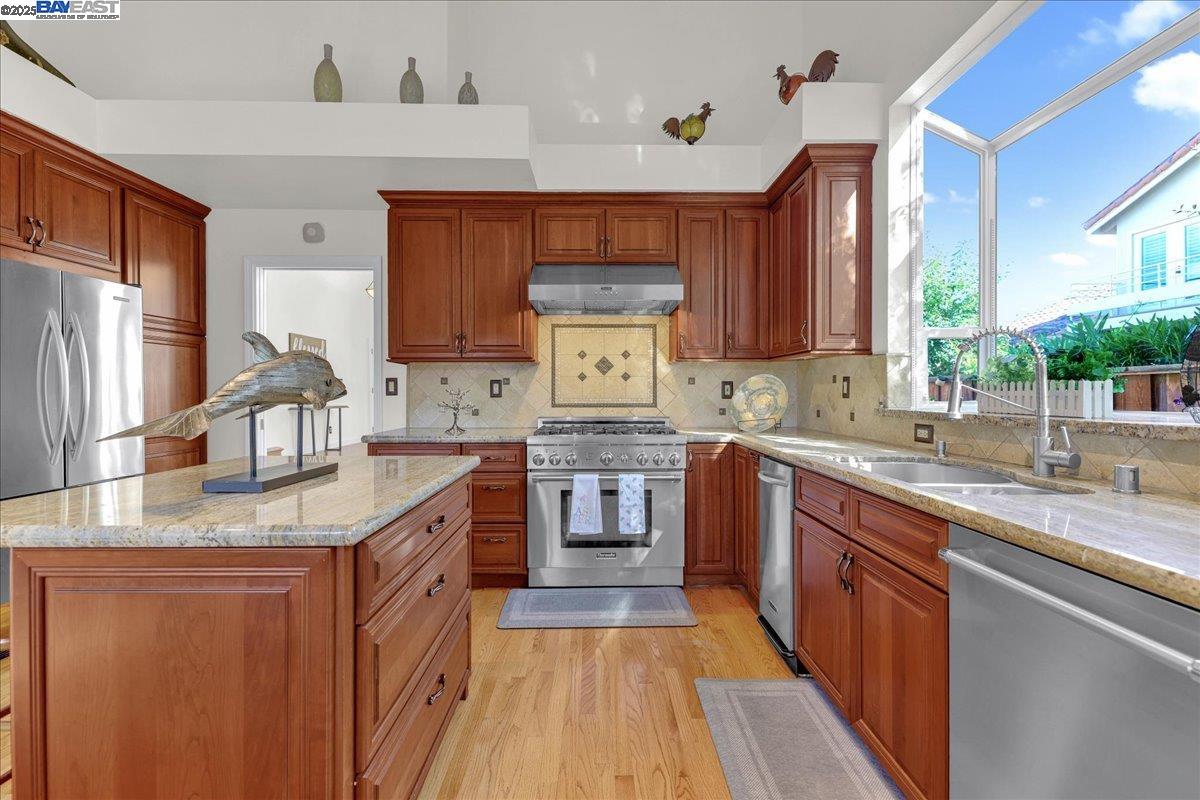 Detail Gallery Image 17 of 60 For 4975 Lapis Ln, Pleasanton,  CA 94566 - 5 Beds | 3 Baths