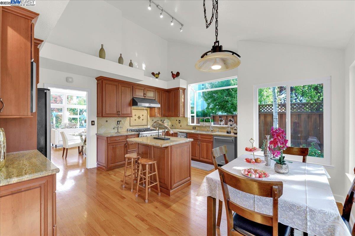 Detail Gallery Image 19 of 60 For 4975 Lapis Ln, Pleasanton,  CA 94566 - 5 Beds | 3 Baths