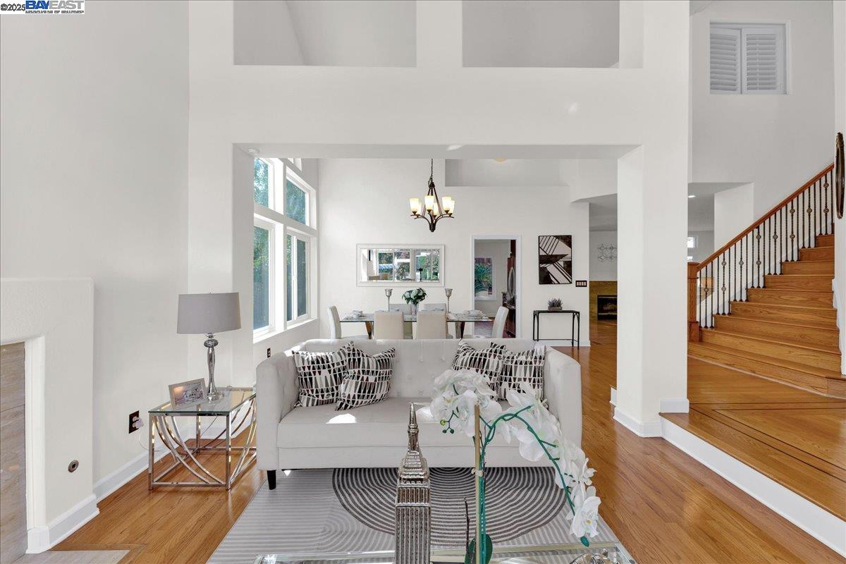 Detail Gallery Image 8 of 60 For 4975 Lapis Ln, Pleasanton,  CA 94566 - 5 Beds | 3 Baths