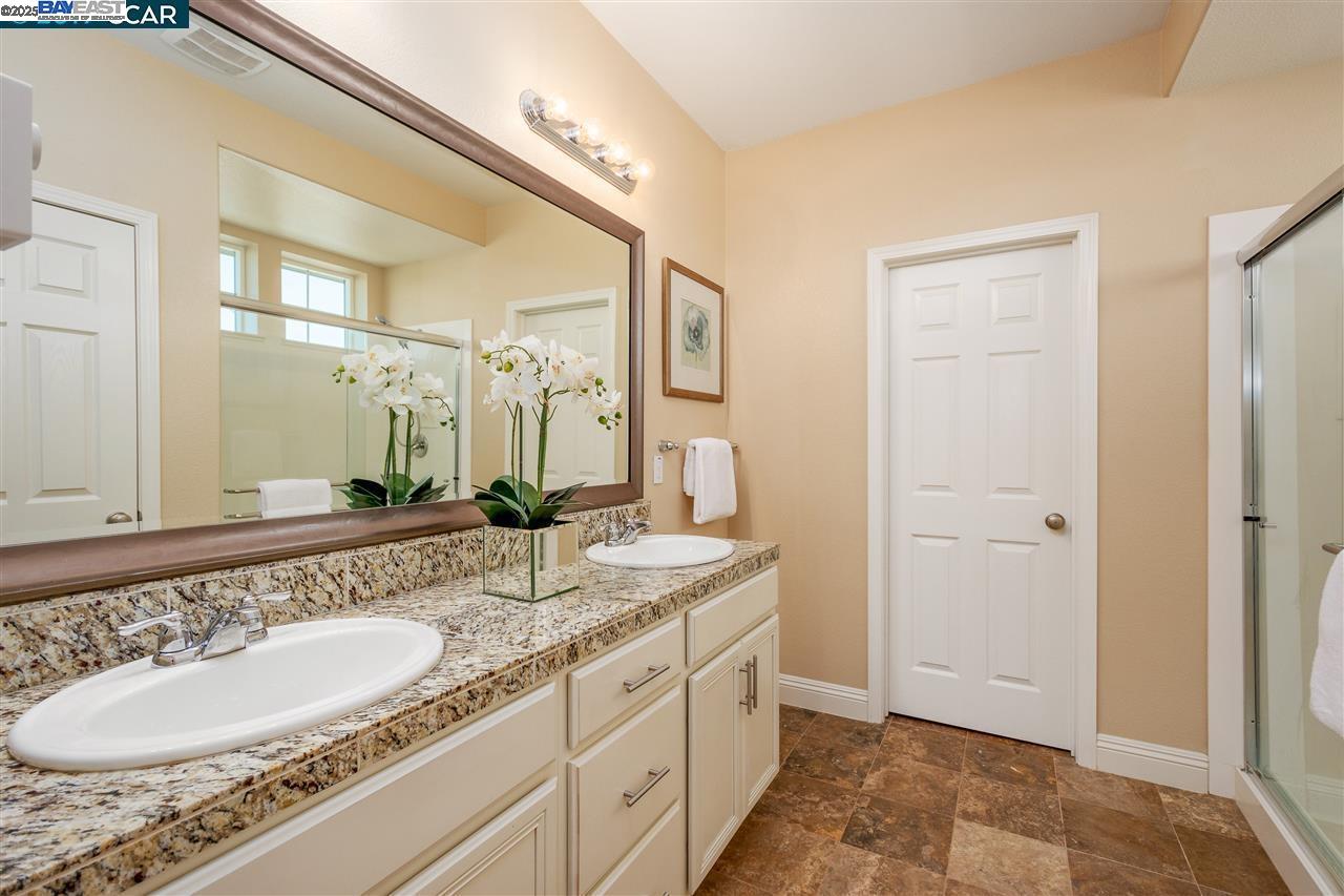 Detail Gallery Image 11 of 17 For 6961 N Mariposa Ln, Dublin,  CA 94568 - 4 Beds | 2/2 Baths