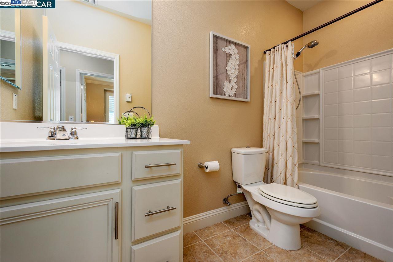 Detail Gallery Image 13 of 17 For 6961 N Mariposa Ln, Dublin,  CA 94568 - 4 Beds | 2/2 Baths