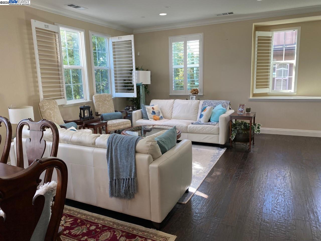 Detail Gallery Image 4 of 17 For 6961 N Mariposa Ln, Dublin,  CA 94568 - 4 Beds | 2/2 Baths