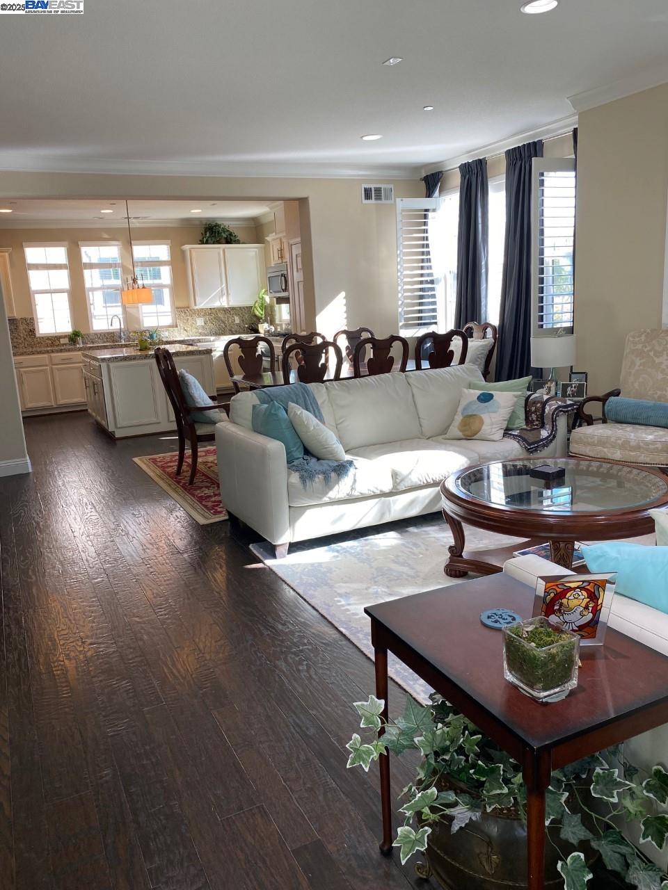 Detail Gallery Image 6 of 17 For 6961 N Mariposa Ln, Dublin,  CA 94568 - 4 Beds | 2/2 Baths