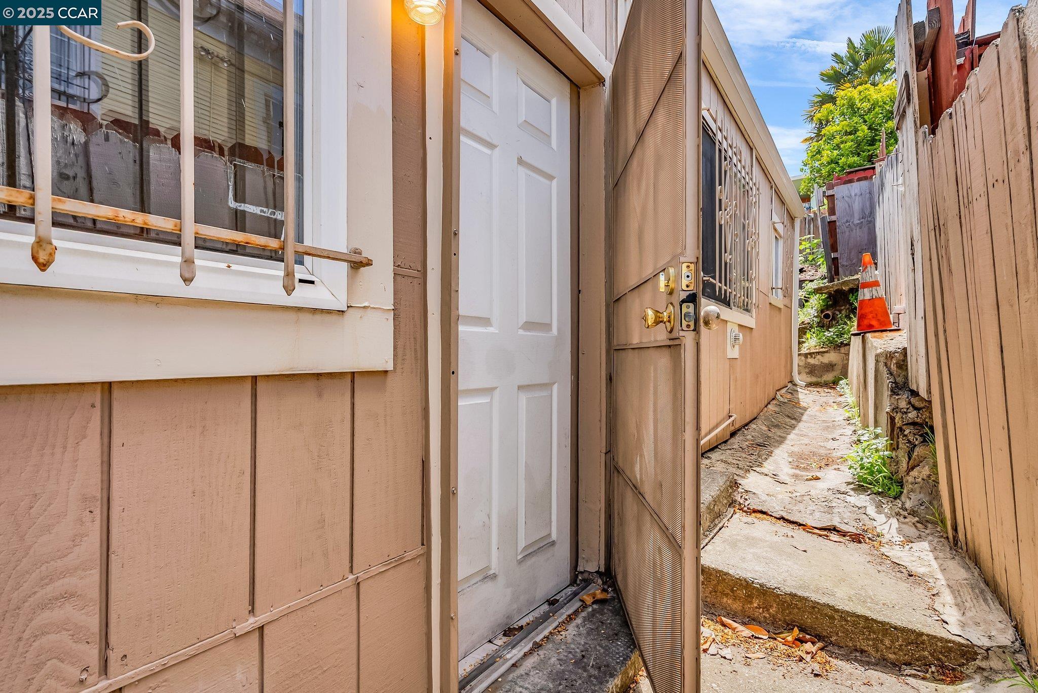 Detail Gallery Image 11 of 50 For 2150 35th Ave, Oakland,  CA 94601 - – Beds | – Baths