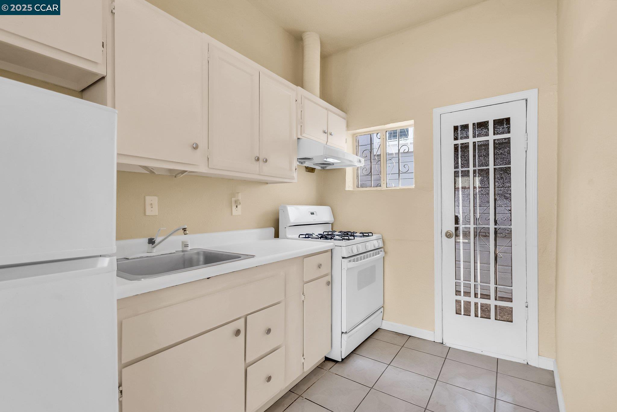 Detail Gallery Image 16 of 50 For 2150 35th Ave, Oakland,  CA 94601 - – Beds | – Baths