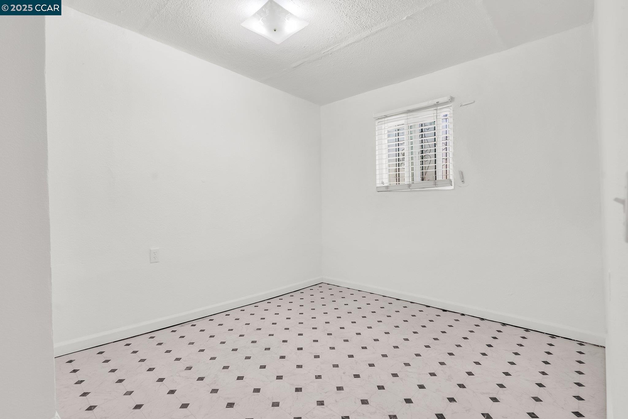 Detail Gallery Image 34 of 50 For 2150 35th Ave, Oakland,  CA 94601 - – Beds | – Baths