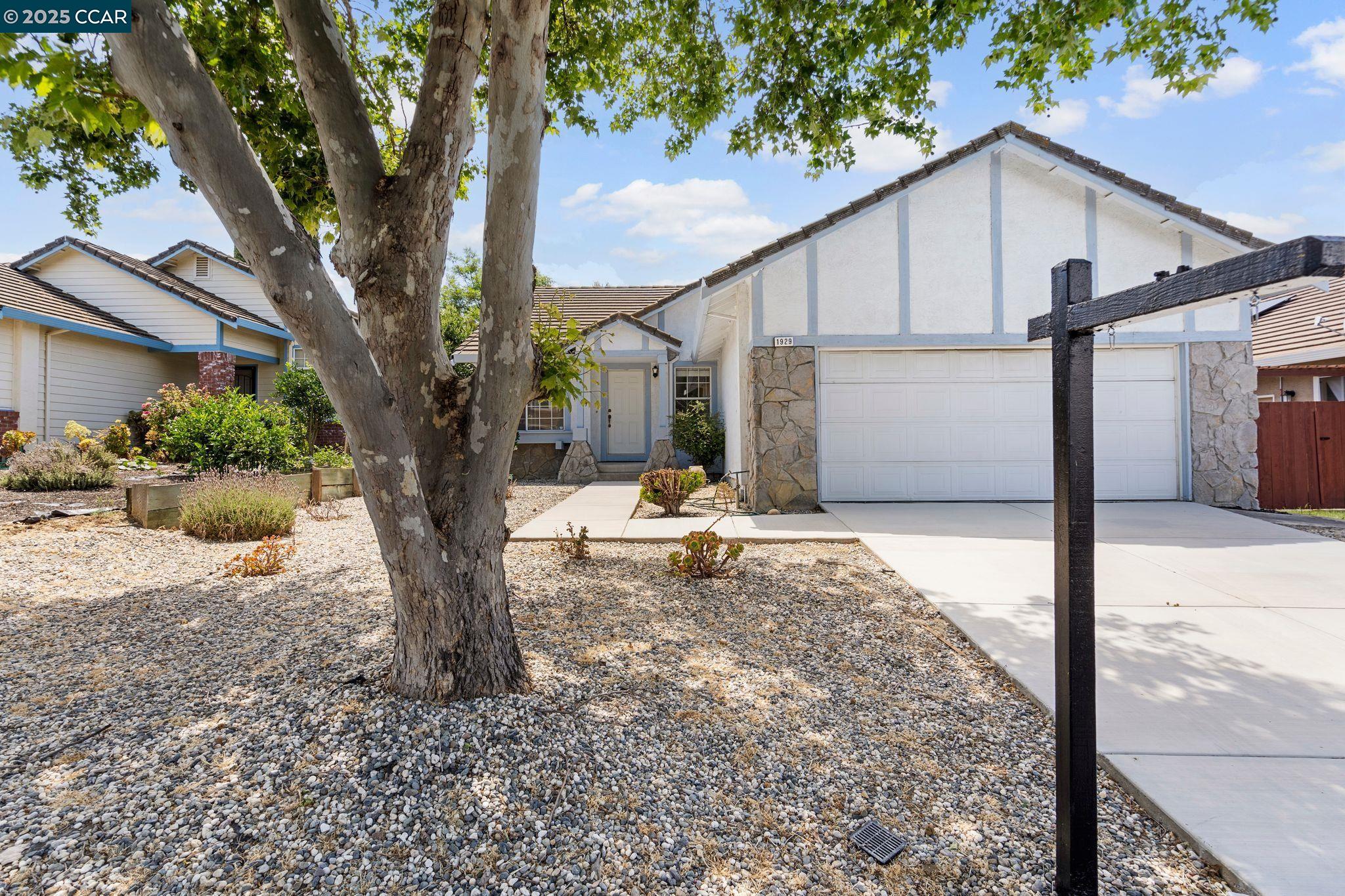 Detail Gallery Image 2 of 30 For 1929 Johnson Dr, Antioch,  CA 94509 - 3 Beds | 2 Baths