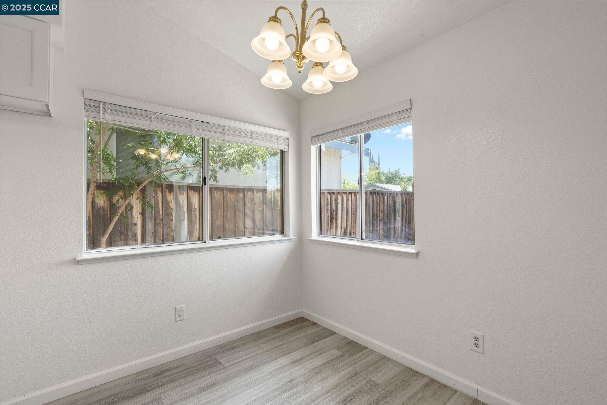 Detail Gallery Image 13 of 30 For 1929 Johnson Dr, Antioch,  CA 94509 - 3 Beds | 2 Baths