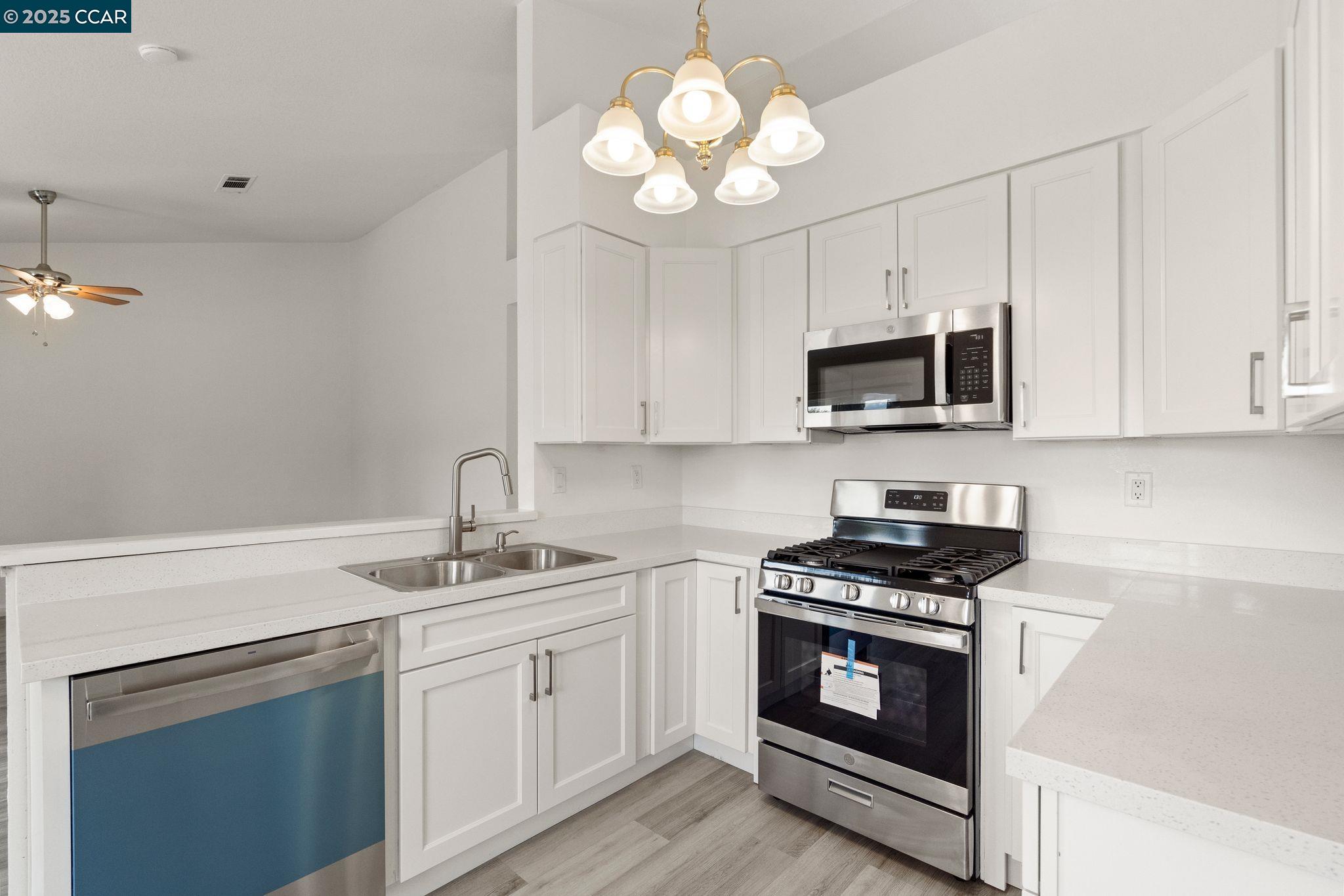 Detail Gallery Image 14 of 30 For 1929 Johnson Dr, Antioch,  CA 94509 - 3 Beds | 2 Baths