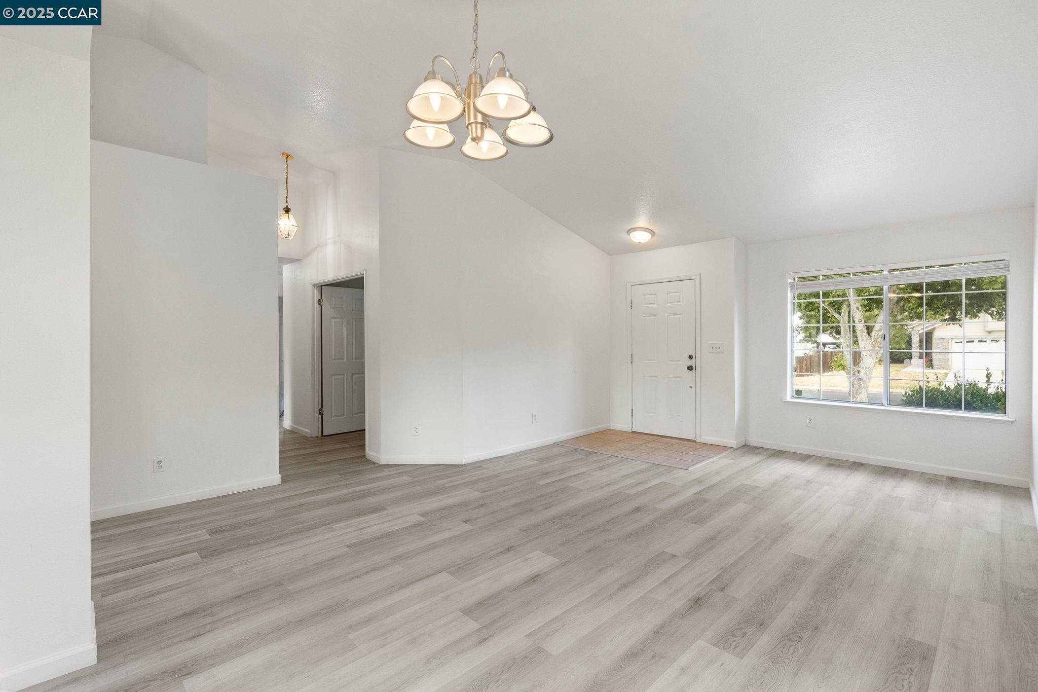 Detail Gallery Image 7 of 30 For 1929 Johnson Dr, Antioch,  CA 94509 - 3 Beds | 2 Baths