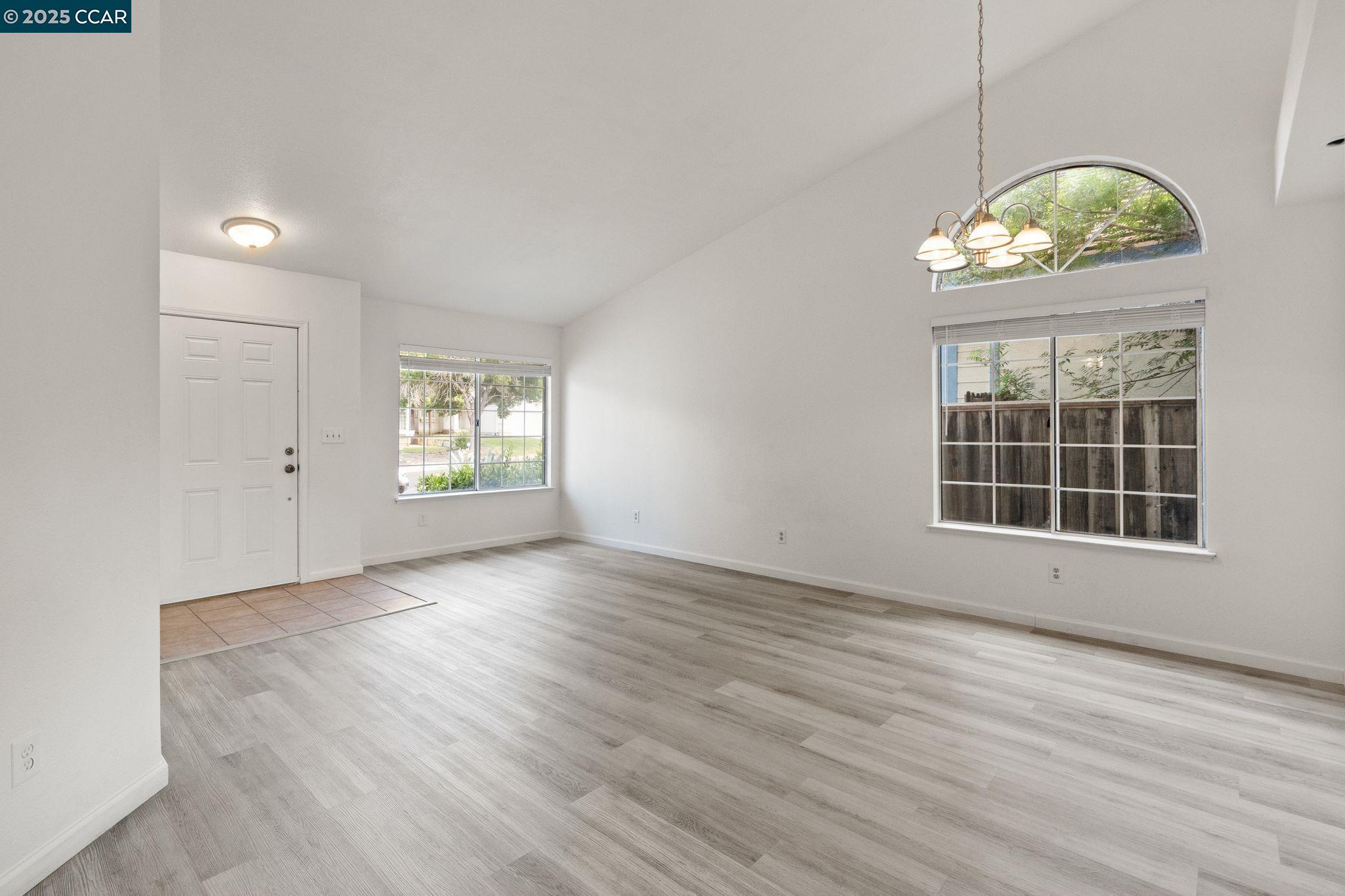 Detail Gallery Image 8 of 30 For 1929 Johnson Dr, Antioch,  CA 94509 - 3 Beds | 2 Baths
