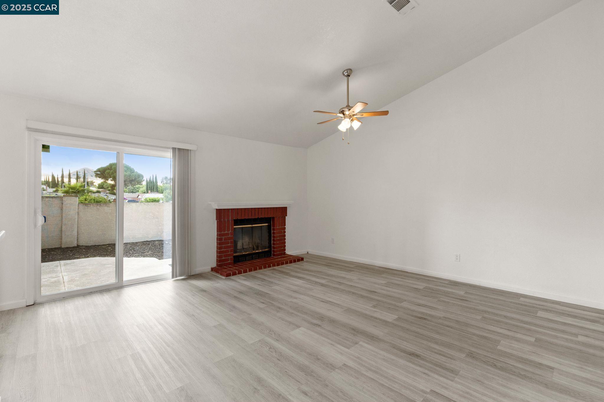 Detail Gallery Image 9 of 30 For 1929 Johnson Dr, Antioch,  CA 94509 - 3 Beds | 2 Baths