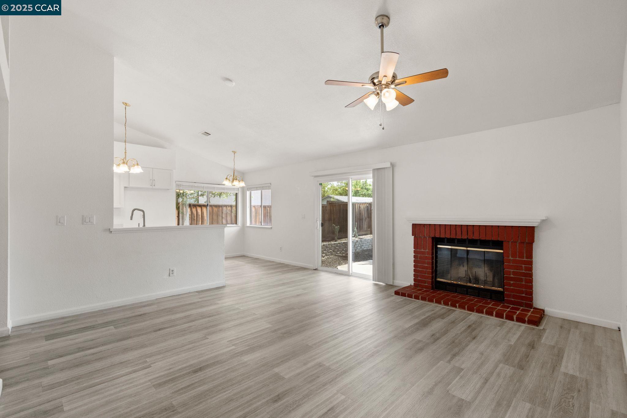 Detail Gallery Image 10 of 30 For 1929 Johnson Dr, Antioch,  CA 94509 - 3 Beds | 2 Baths