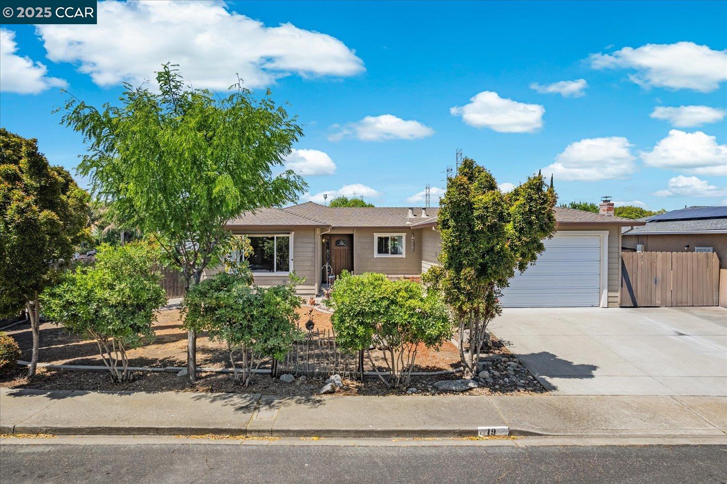 Detail Gallery Image 1 of 1 For 19 Petar Ln, Pittsburg,  CA 94565 - 3 Beds | 2 Baths