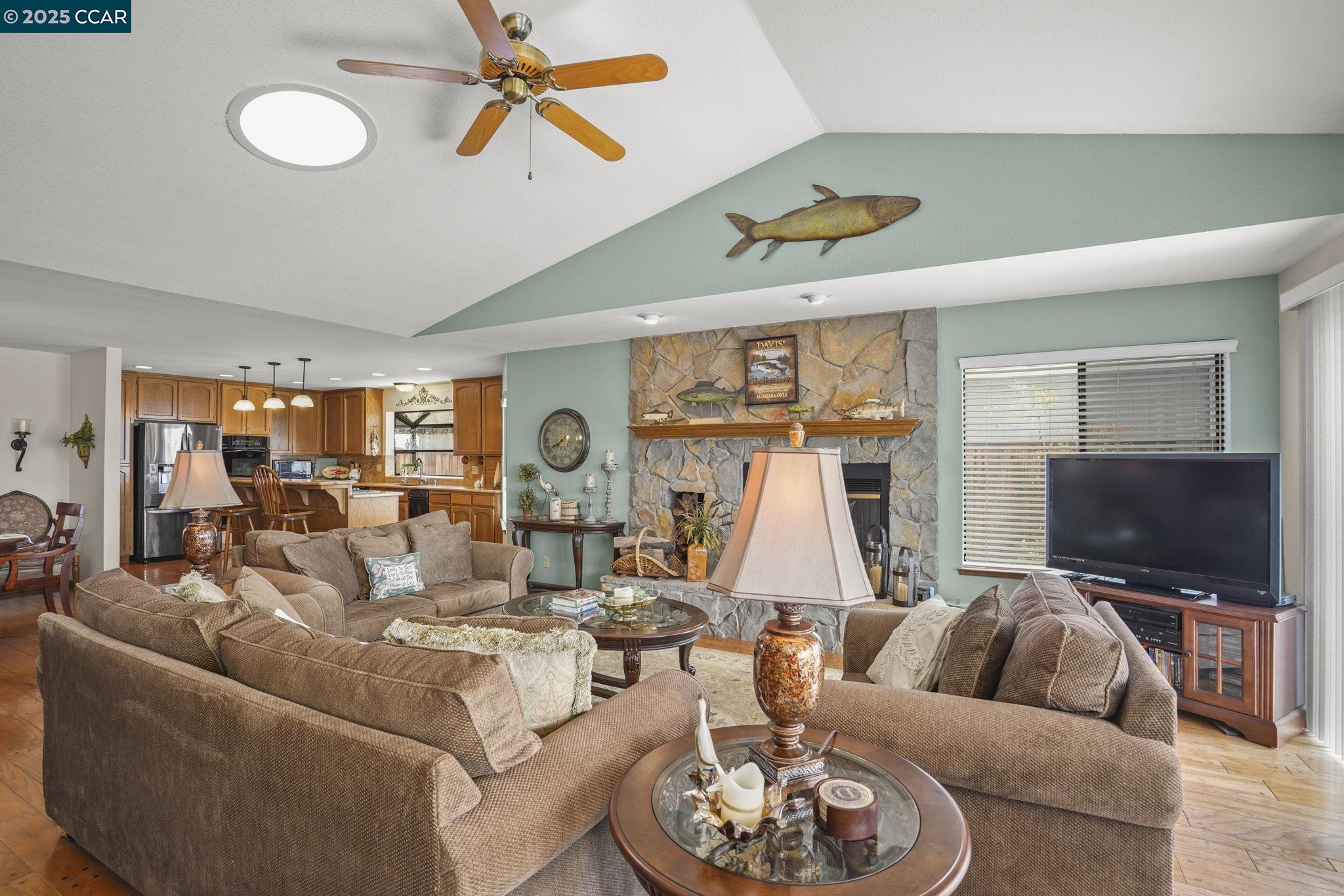 Detail Gallery Image 4 of 41 For 1984 Seal Way, Discovery Bay,  CA 94505 - 3 Beds | 2 Baths