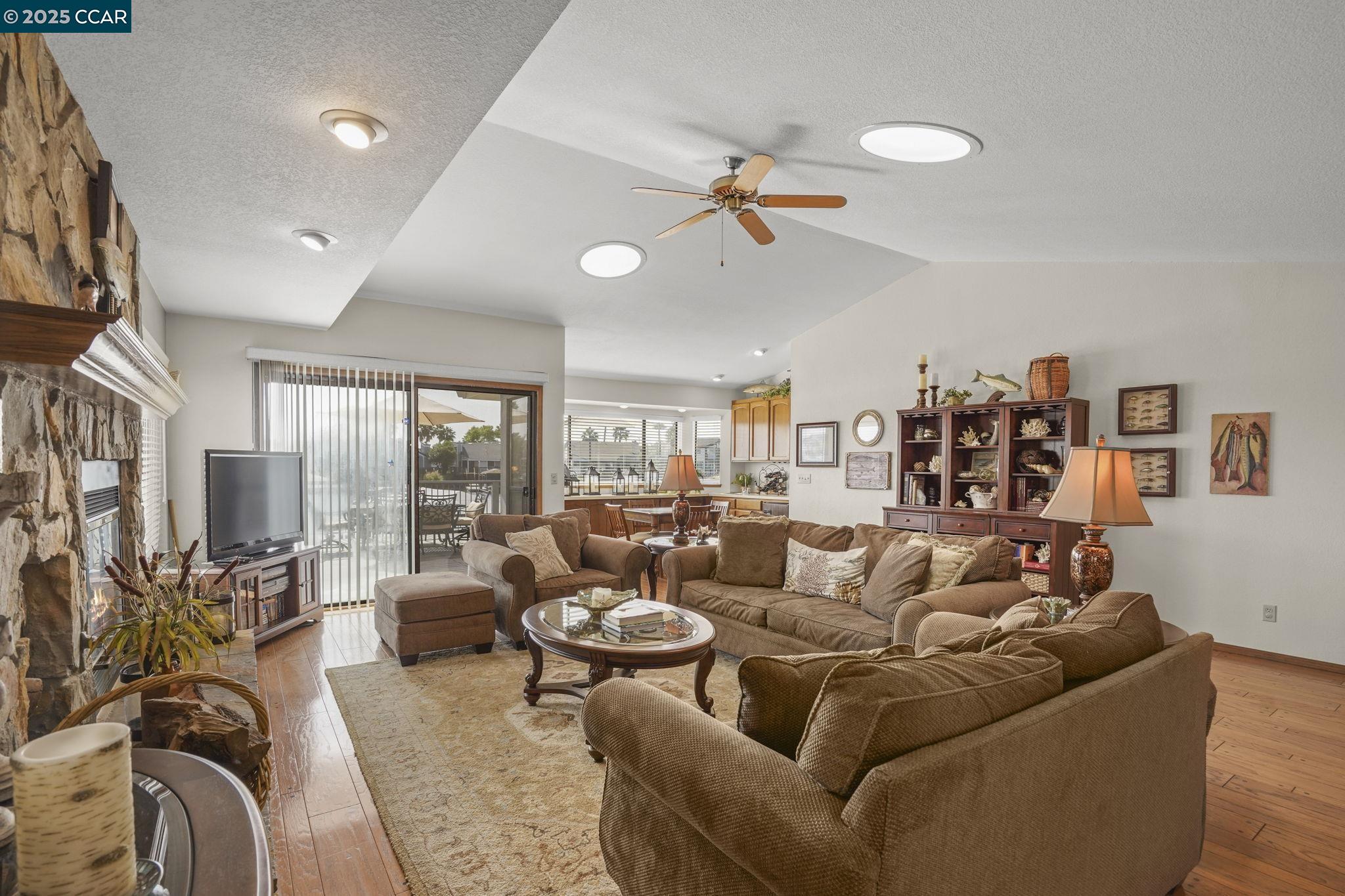 Detail Gallery Image 5 of 41 For 1984 Seal Way, Discovery Bay,  CA 94505 - 3 Beds | 2 Baths