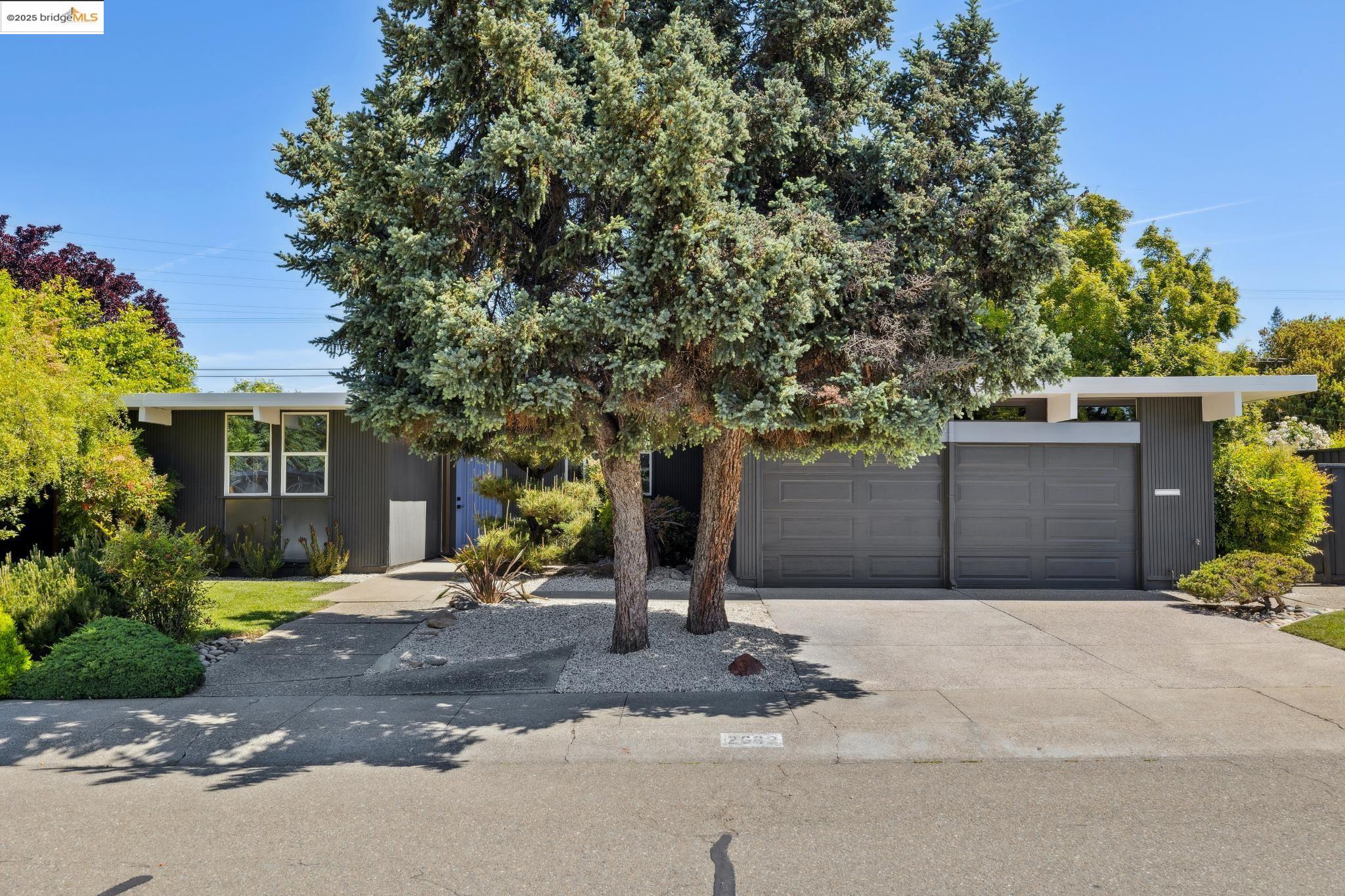 Detail Gallery Image 2 of 48 For 2682 San Antonio Dr, Walnut Creek,  CA 94598 - 3 Beds | 2 Baths
