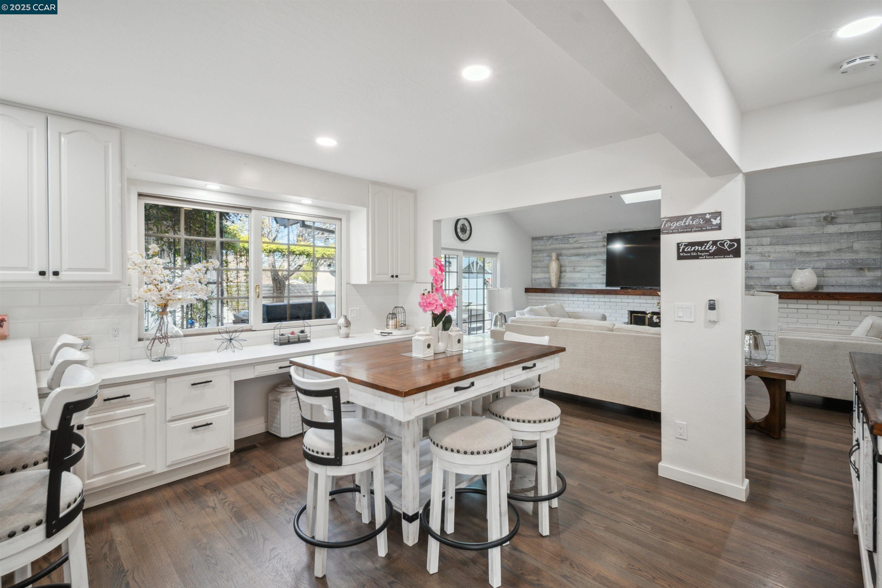 Detail Gallery Image 14 of 52 For 5497 Silver Sage Ct, Concord,  CA 94521 - 4 Beds | 3 Baths