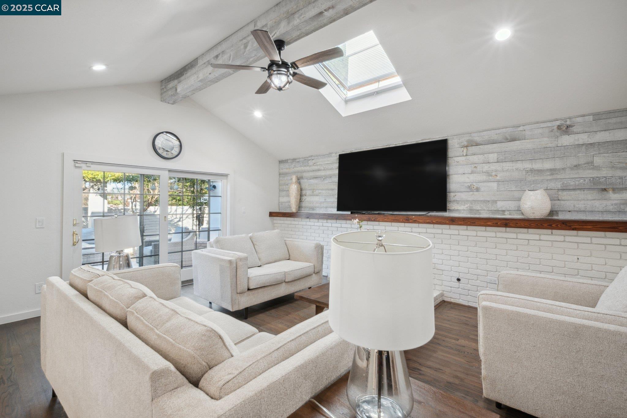 Detail Gallery Image 16 of 52 For 5497 Silver Sage Ct, Concord,  CA 94521 - 4 Beds | 3 Baths