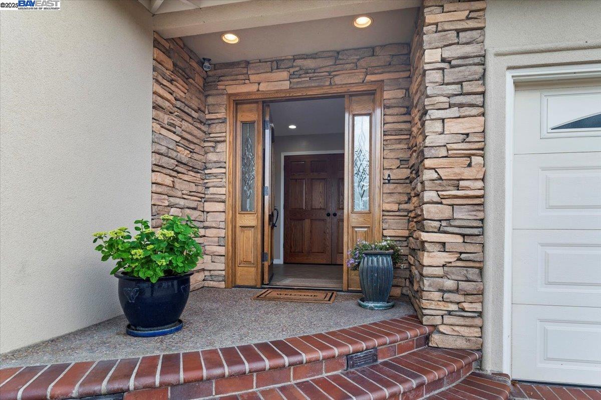 Detail Gallery Image 1 of 60 For 4255 Circle Ave, Castro Valley,  CA 94546 - 3 Beds | 2 Baths