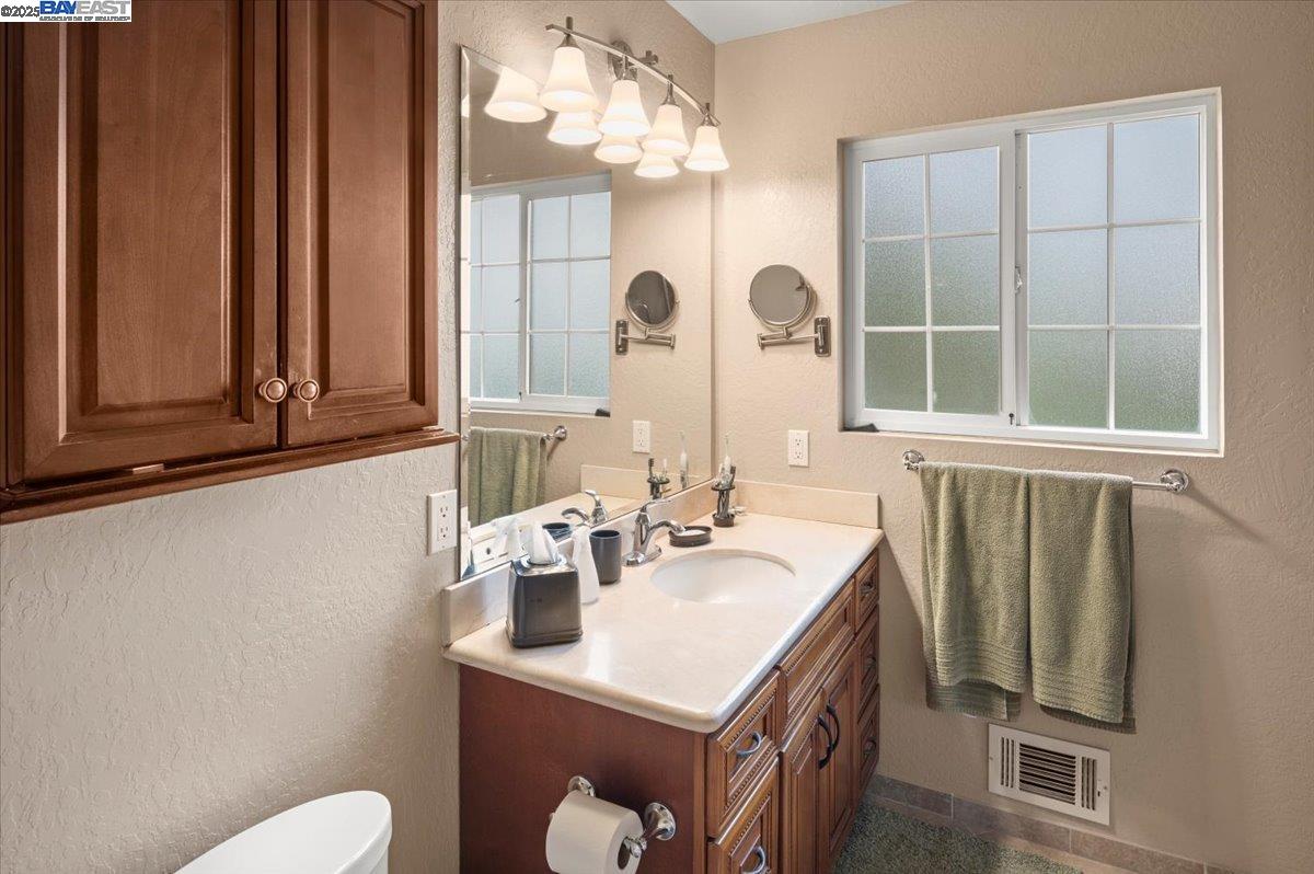 Detail Gallery Image 38 of 60 For 4255 Circle Ave, Castro Valley,  CA 94546 - 3 Beds | 2 Baths