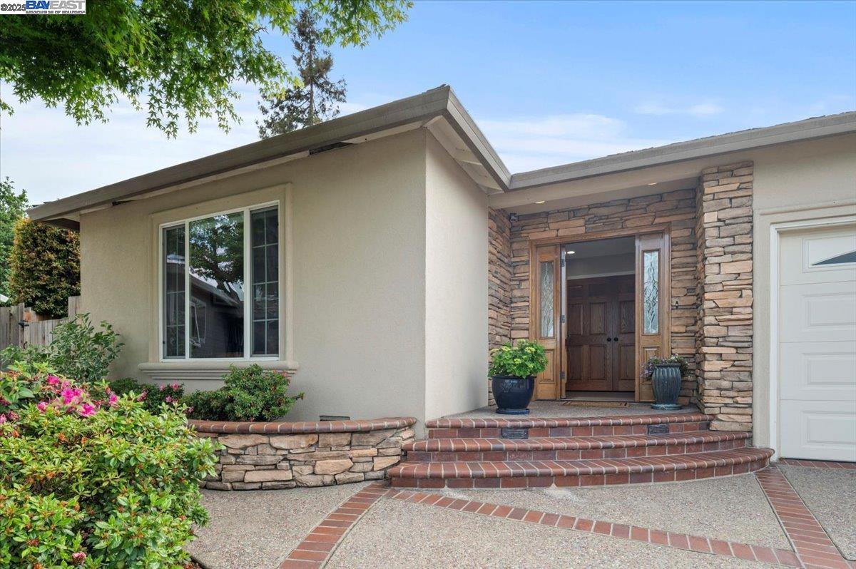 Detail Gallery Image 5 of 60 For 4255 Circle Ave, Castro Valley,  CA 94546 - 3 Beds | 2 Baths