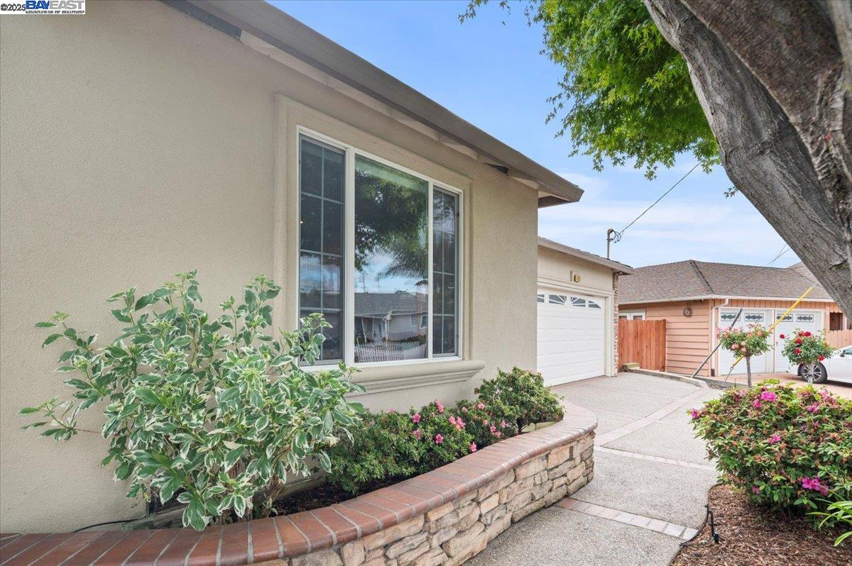 Detail Gallery Image 7 of 60 For 4255 Circle Ave, Castro Valley,  CA 94546 - 3 Beds | 2 Baths