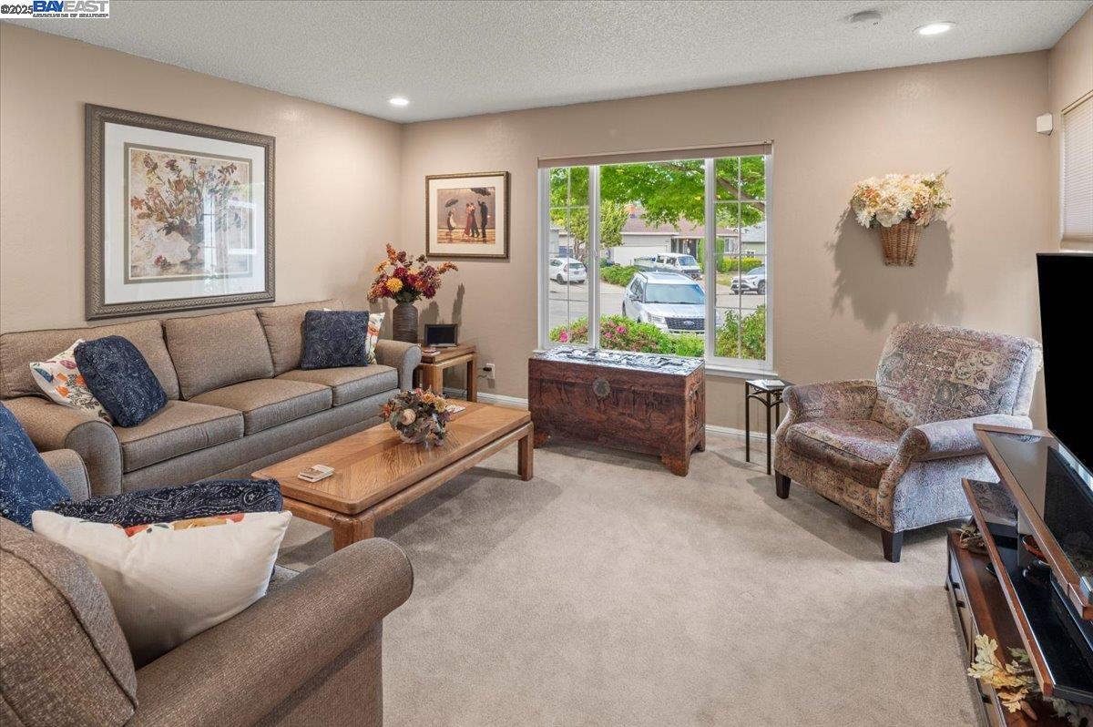 Detail Gallery Image 9 of 60 For 4255 Circle Ave, Castro Valley,  CA 94546 - 3 Beds | 2 Baths