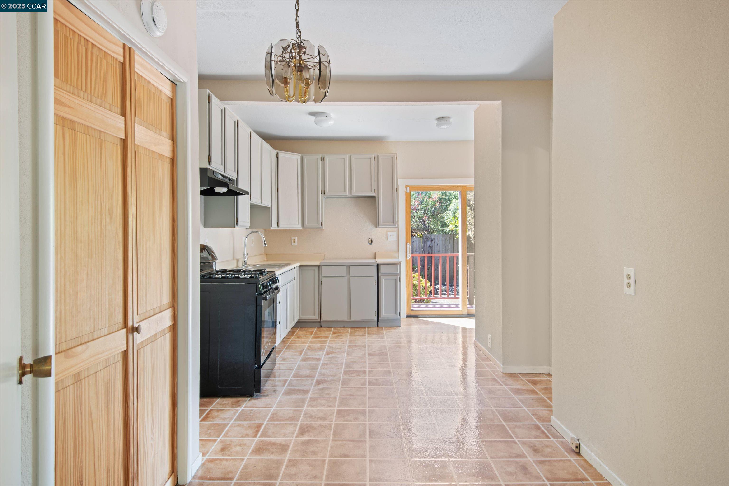 Detail Gallery Image 11 of 26 For 1740 Cedar St, Berkeley,  CA 94703 - 3 Beds | 1/1 Baths