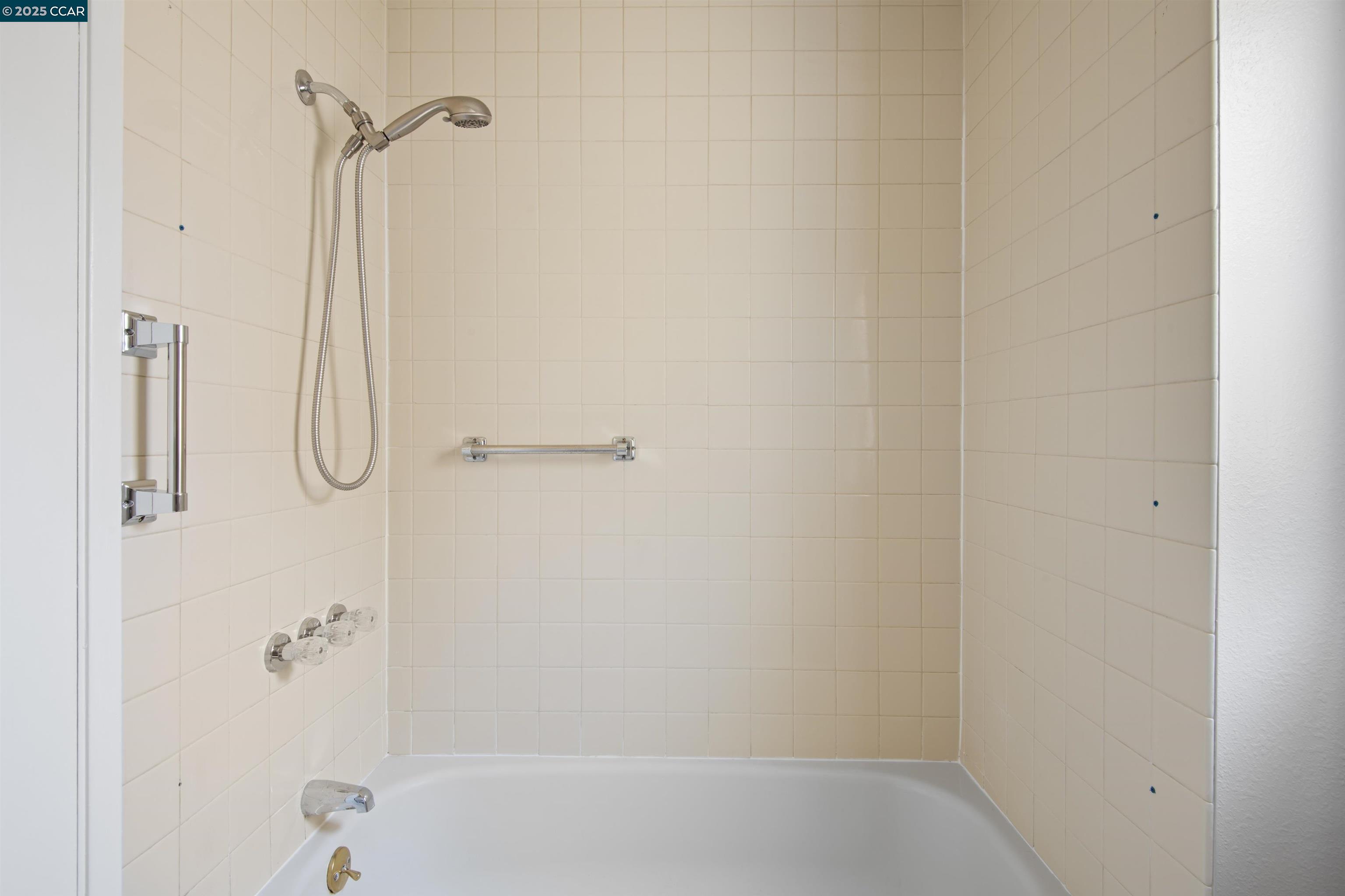 Detail Gallery Image 20 of 26 For 1740 Cedar St, Berkeley,  CA 94703 - 3 Beds | 1/1 Baths