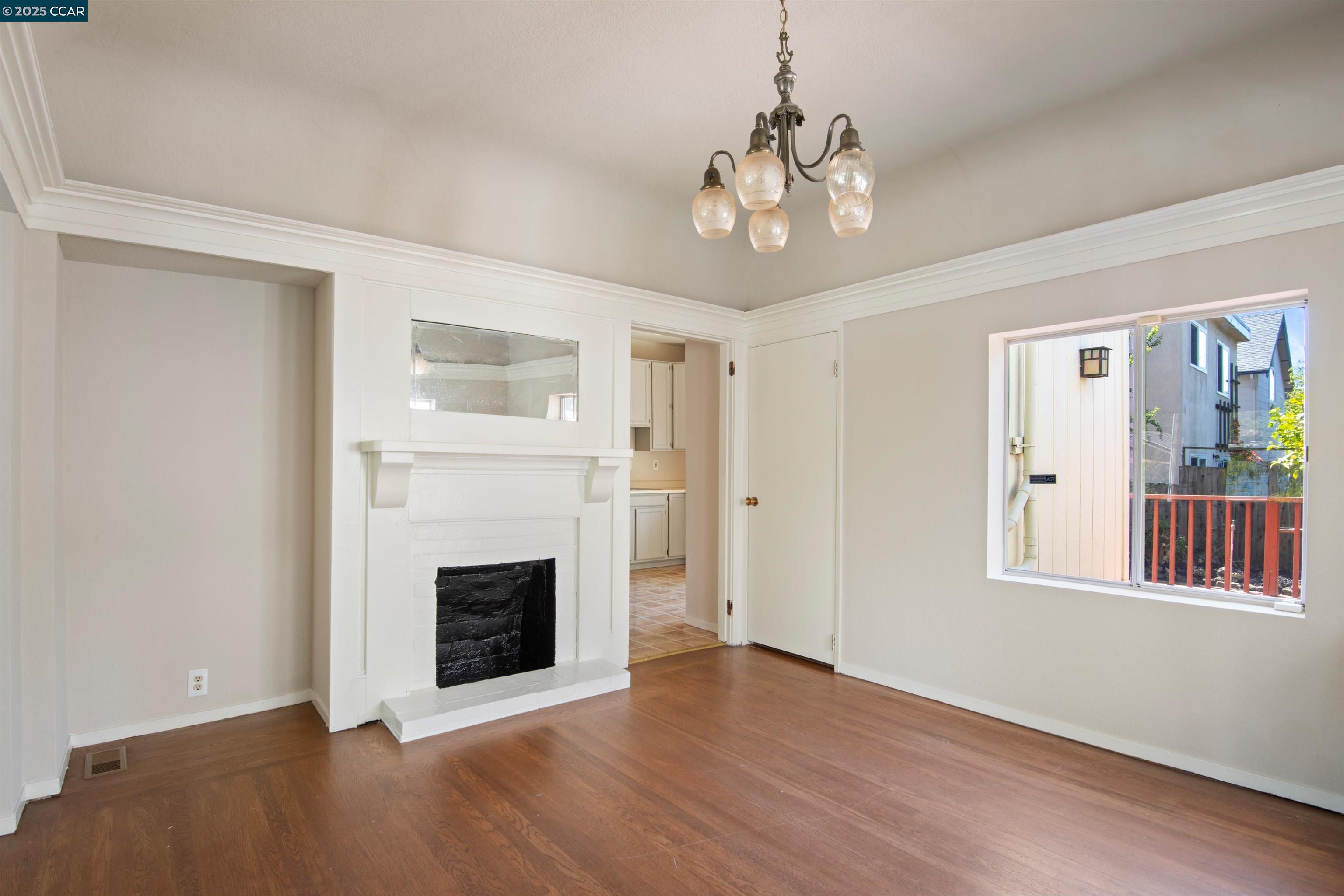 Detail Gallery Image 8 of 26 For 1740 Cedar St, Berkeley,  CA 94703 - 3 Beds | 1/1 Baths