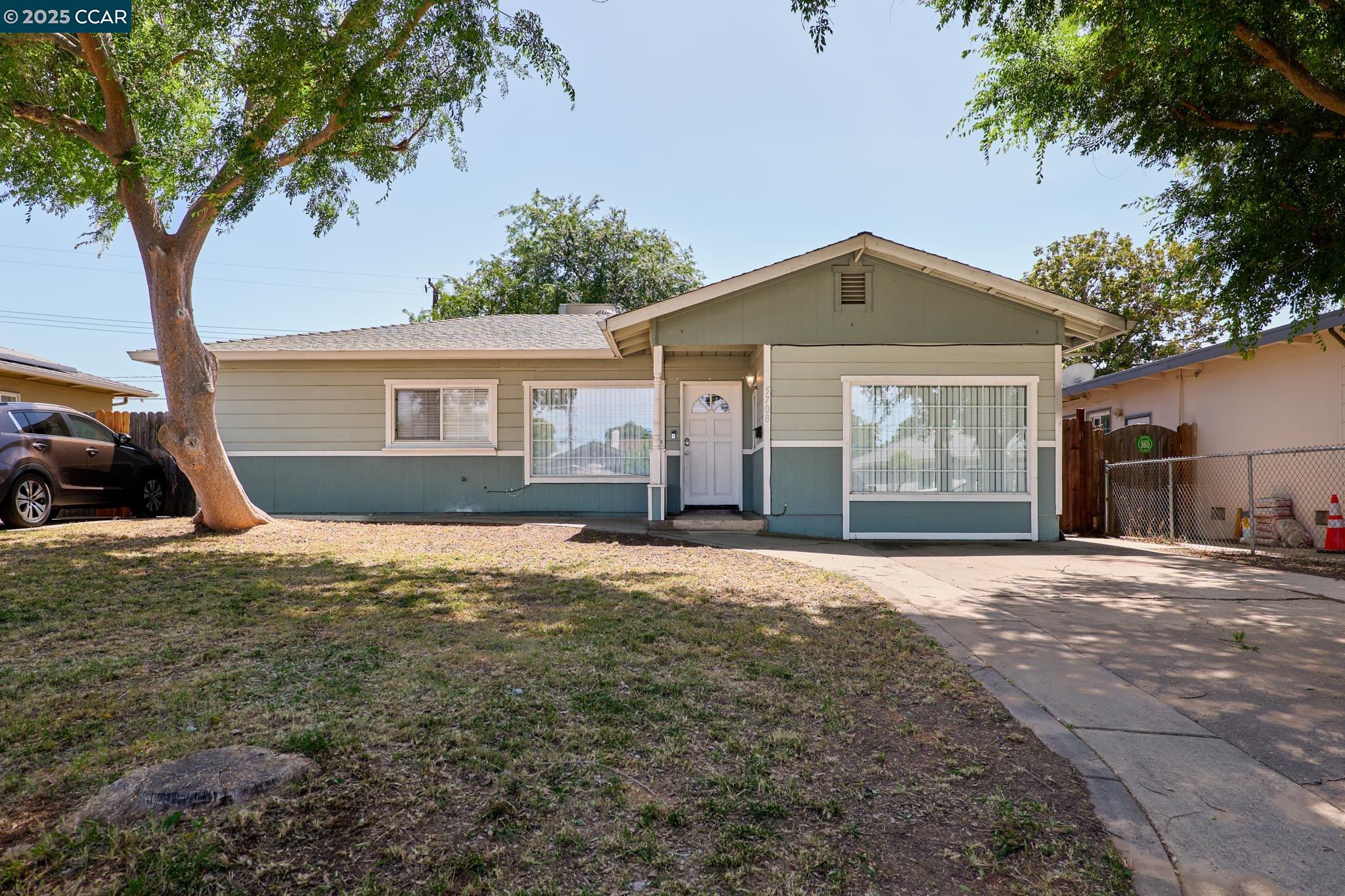 Detail Gallery Image 1 of 20 For 5708 Georgia Dr, North Highlands,  CA 95660 - 3 Beds | 1 Baths