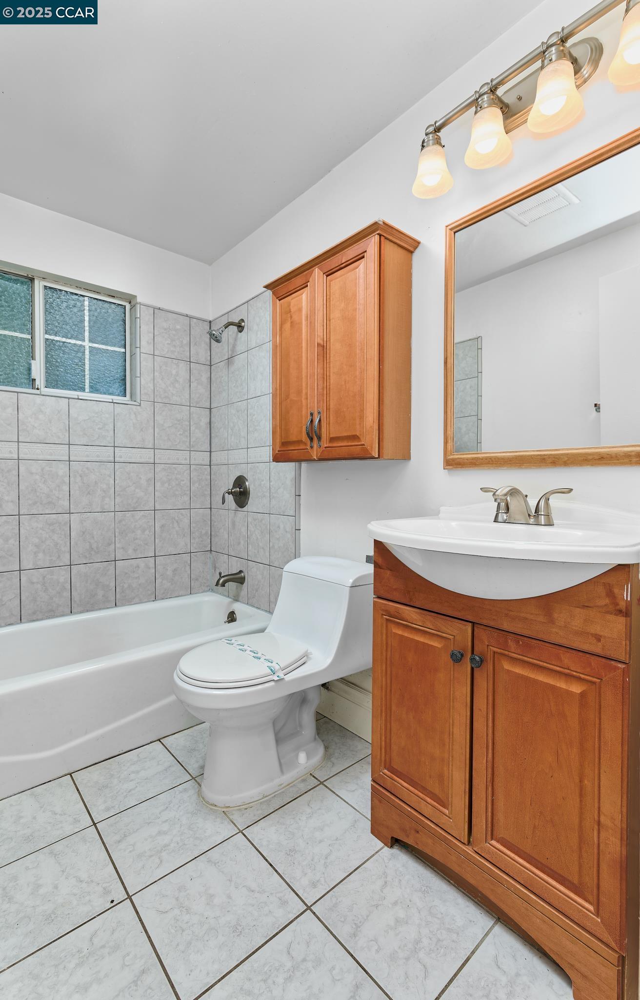 Detail Gallery Image 5 of 20 For 5708 Georgia Dr, North Highlands,  CA 95660 - 3 Beds | 1 Baths
