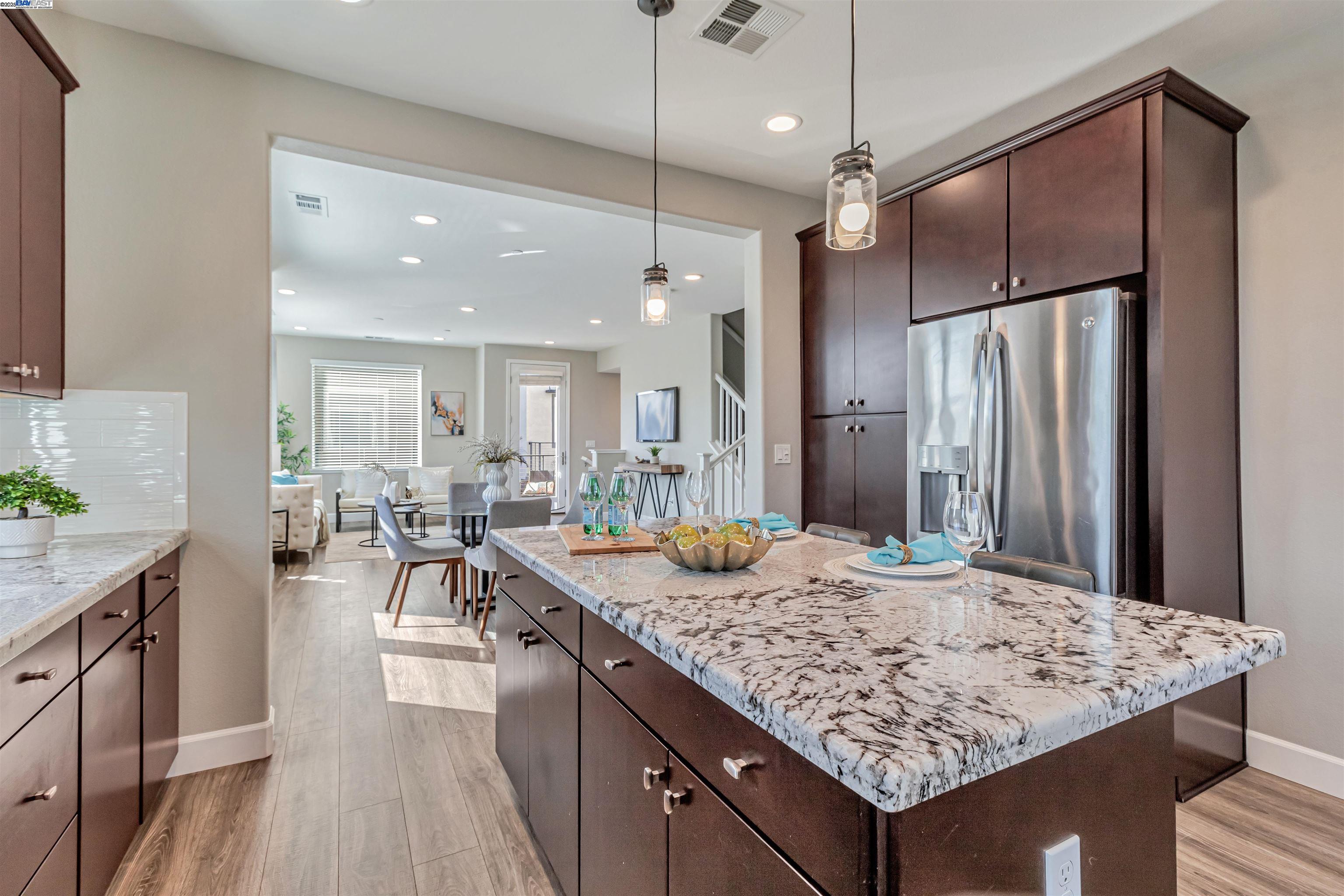 Detail Gallery Image 13 of 38 For 325 Charles Morris Ter, Sunnyvale,  CA 94085 - 3 Beds | 2/1 Baths