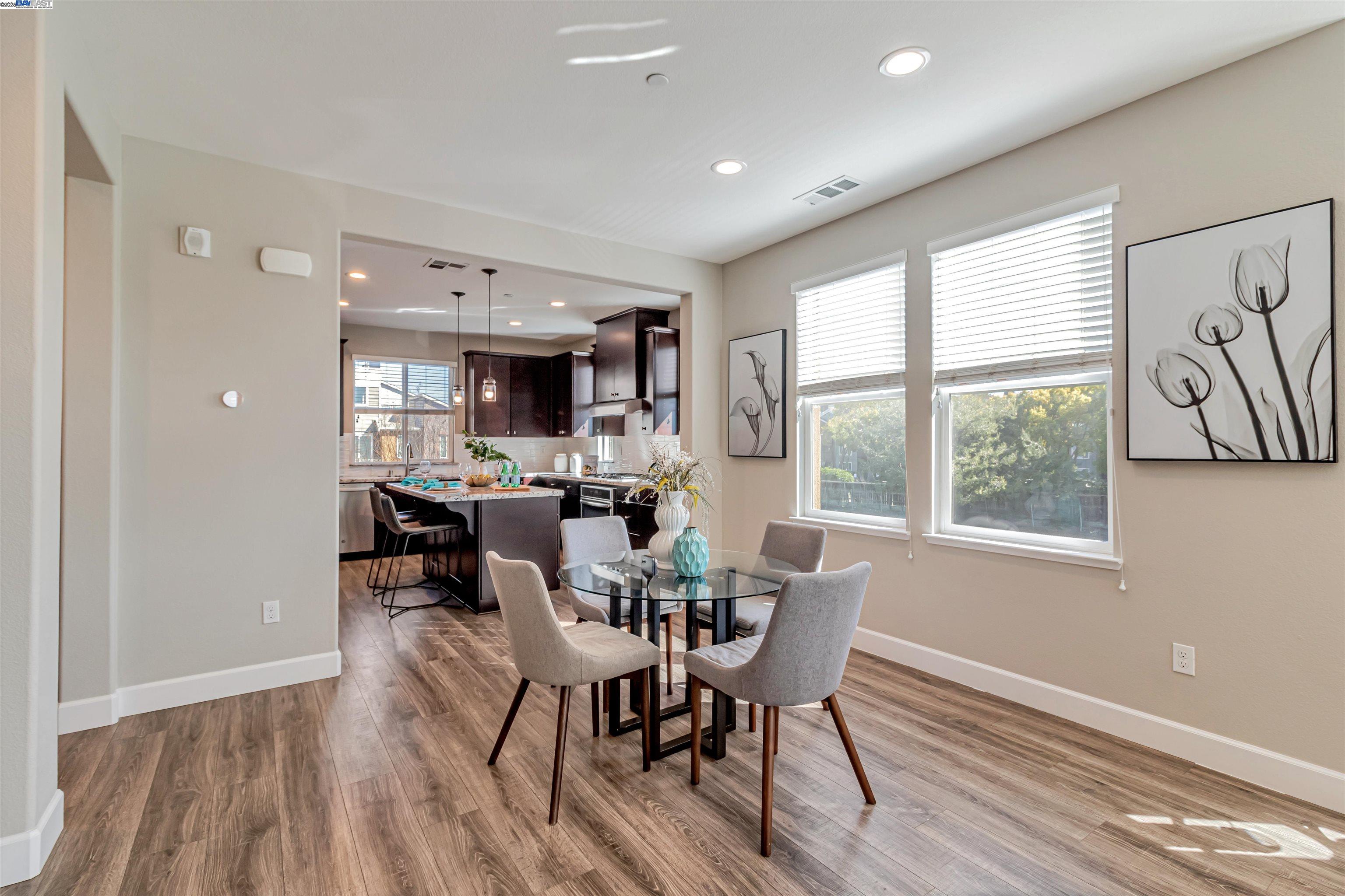 Detail Gallery Image 14 of 38 For 325 Charles Morris Ter, Sunnyvale,  CA 94085 - 3 Beds | 2/1 Baths