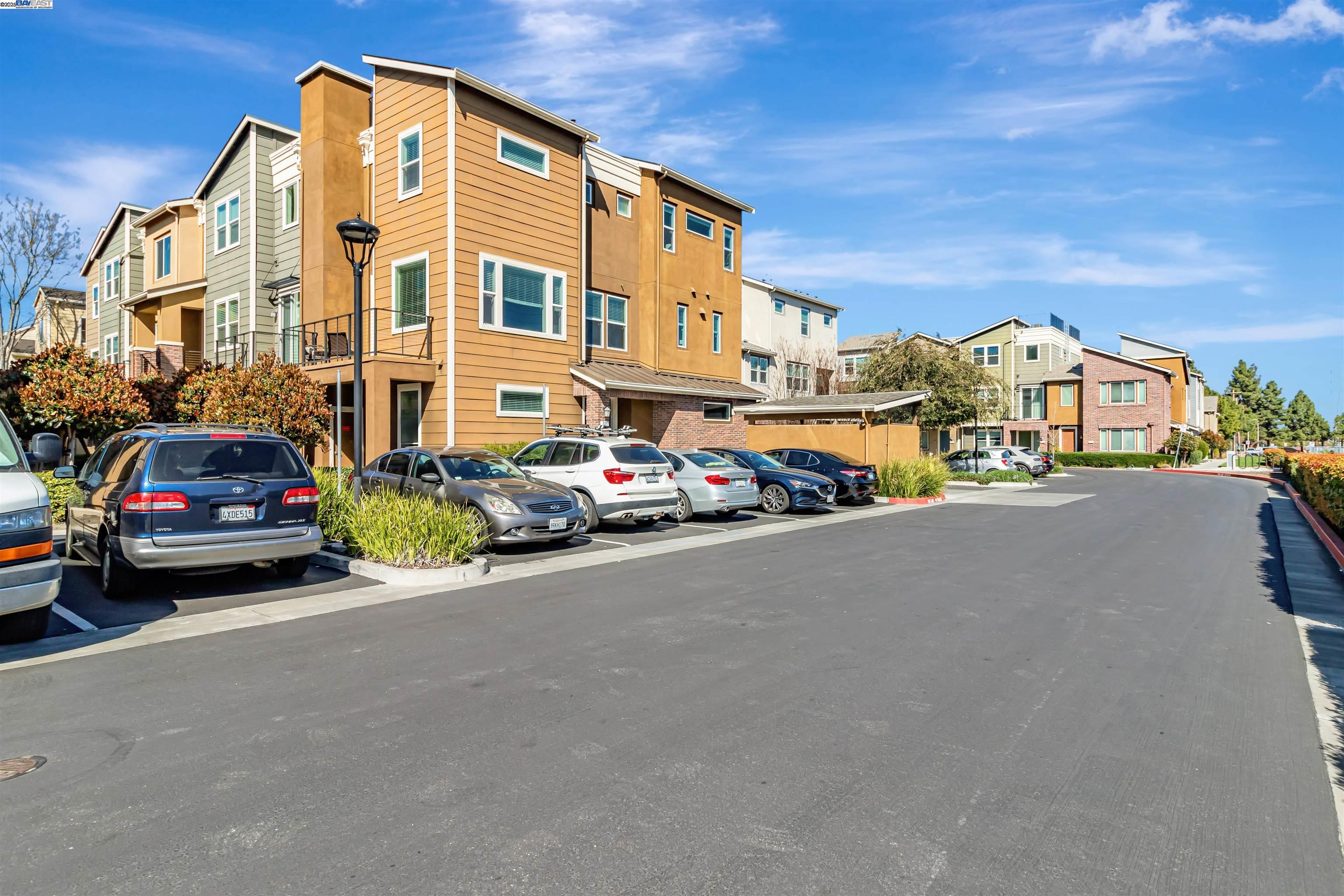 Detail Gallery Image 3 of 38 For 325 Charles Morris Ter, Sunnyvale,  CA 94085 - 3 Beds | 2/1 Baths