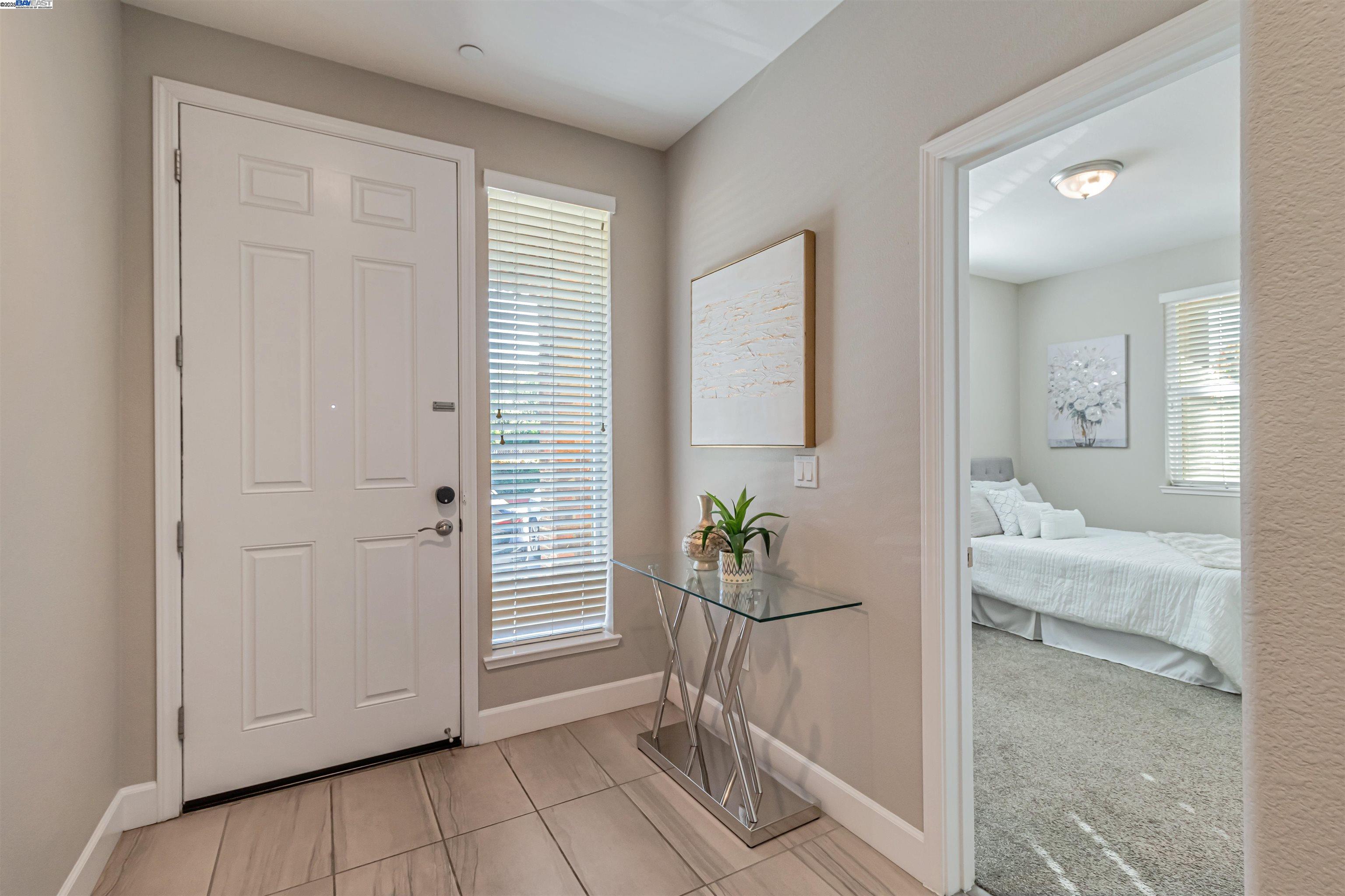 Detail Gallery Image 6 of 38 For 325 Charles Morris Ter, Sunnyvale,  CA 94085 - 3 Beds | 2/1 Baths