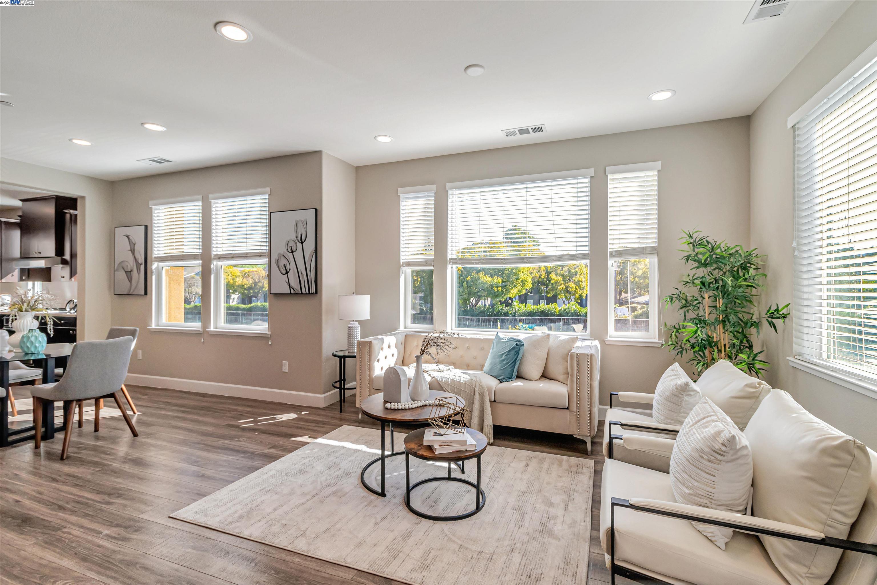 Detail Gallery Image 7 of 38 For 325 Charles Morris Ter, Sunnyvale,  CA 94085 - 3 Beds | 2/1 Baths
