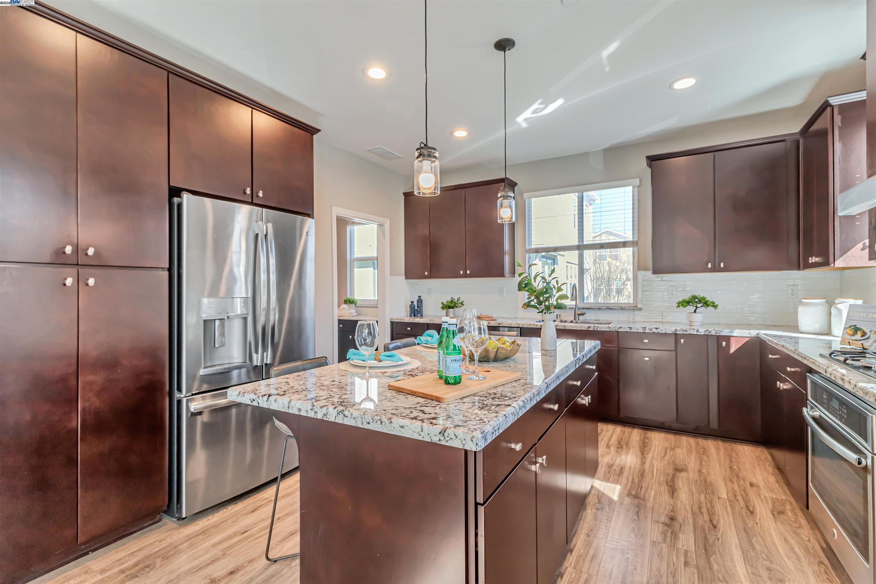 Detail Gallery Image 9 of 38 For 325 Charles Morris Ter, Sunnyvale,  CA 94085 - 3 Beds | 2/1 Baths
