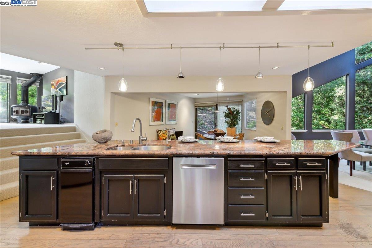 Detail Gallery Image 21 of 60 For 391 Oak Ln, Pleasanton,  CA 94566 - 4 Beds | 3 Baths